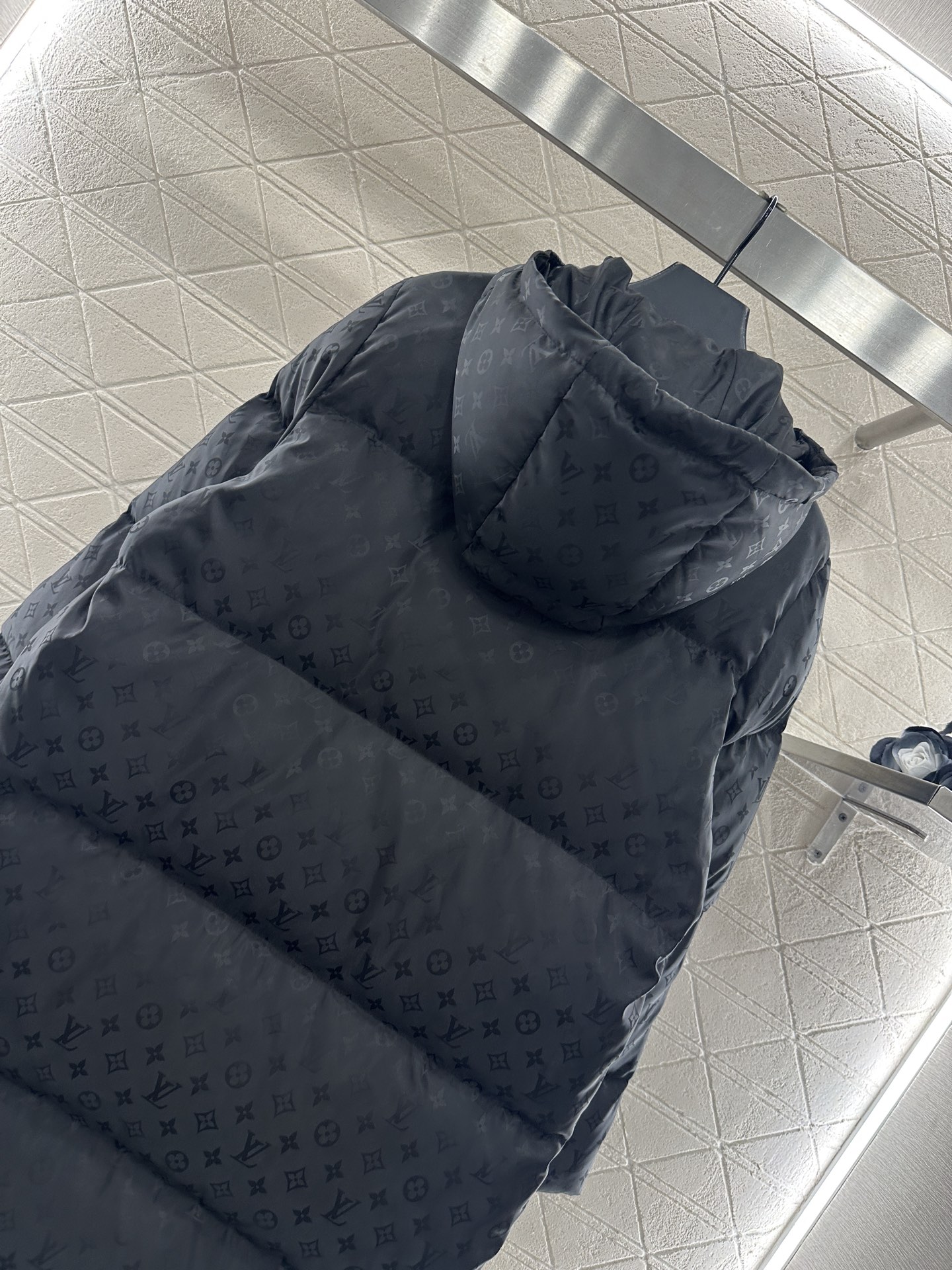 ♥Louis vuitto*♥2025新品上架 连帽提花长款羽绒外套定制YB提花尼龙材质，羽绒填充内里，