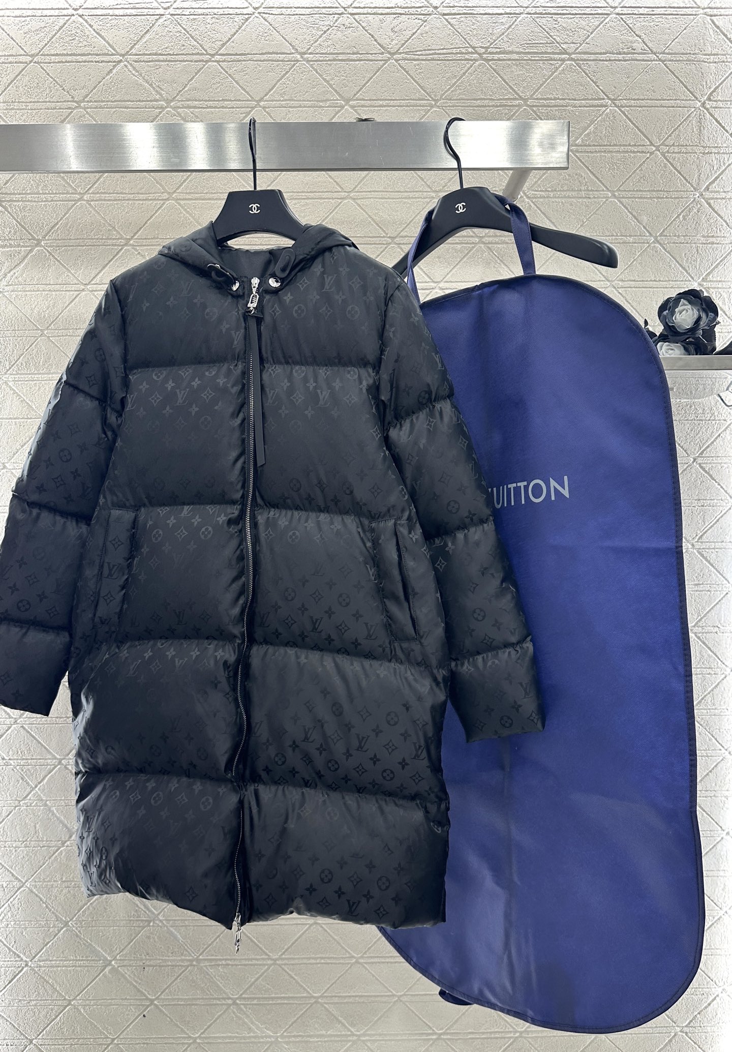 ♥Louis vuitto*♥2025新品上架 连帽提花长款羽绒外套定制YB提花尼龙材质，羽绒填充内里，