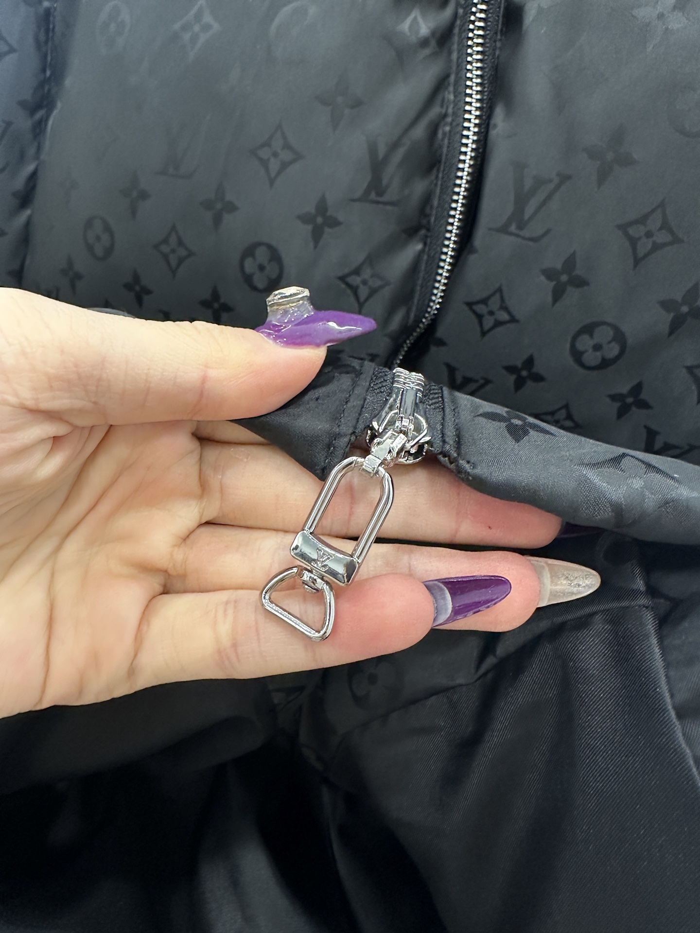 ♥Louis vuitto*♥2025新品上架 连帽提花长款羽绒外套定制YB提花尼龙材质，羽绒填充内里，