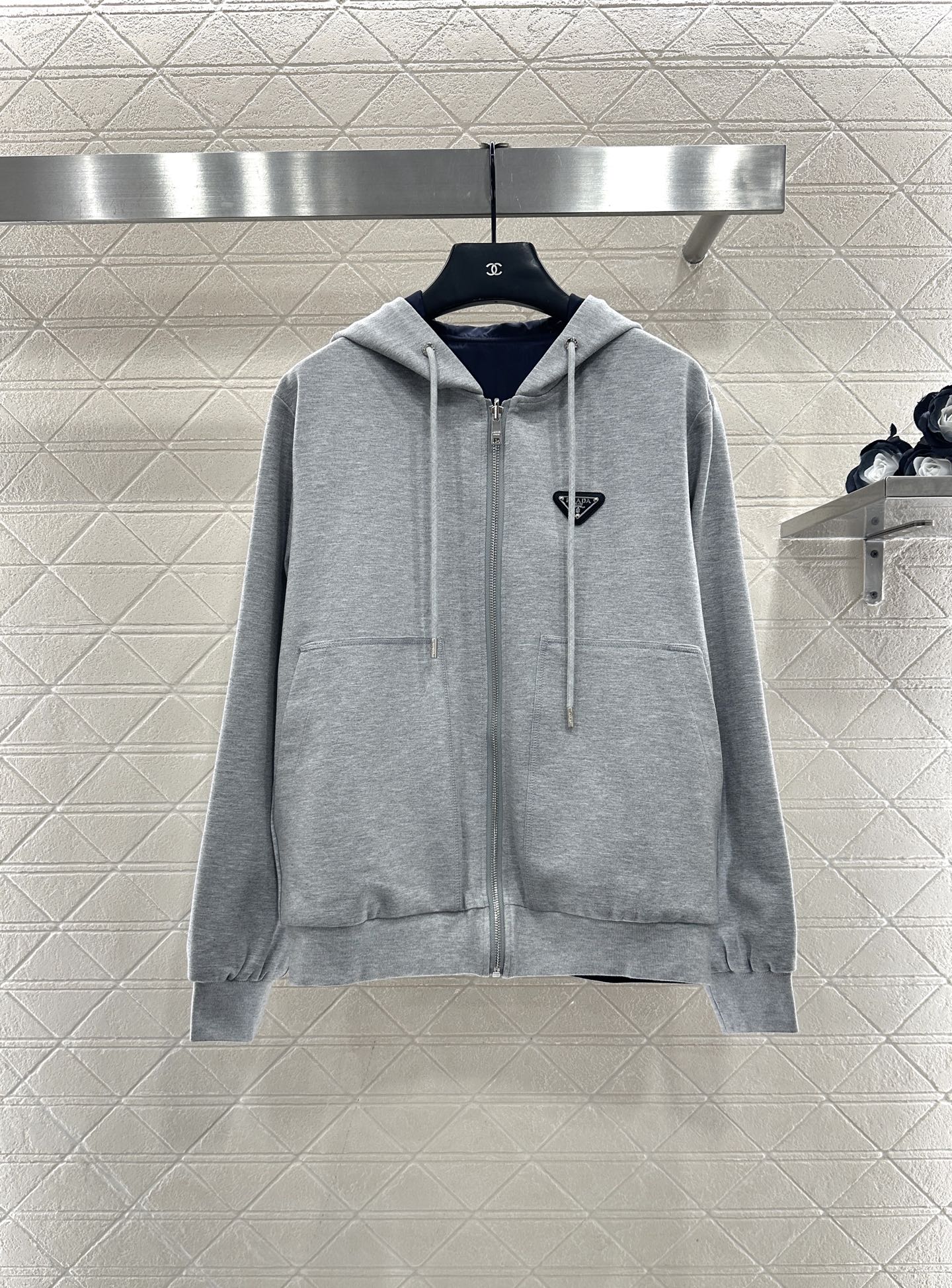 ♥Prad*♥2025新品上架 两面穿连帽外套长裤套装定制YB进口材质，质感光泽，垂感十足，连帽抽绳拉链