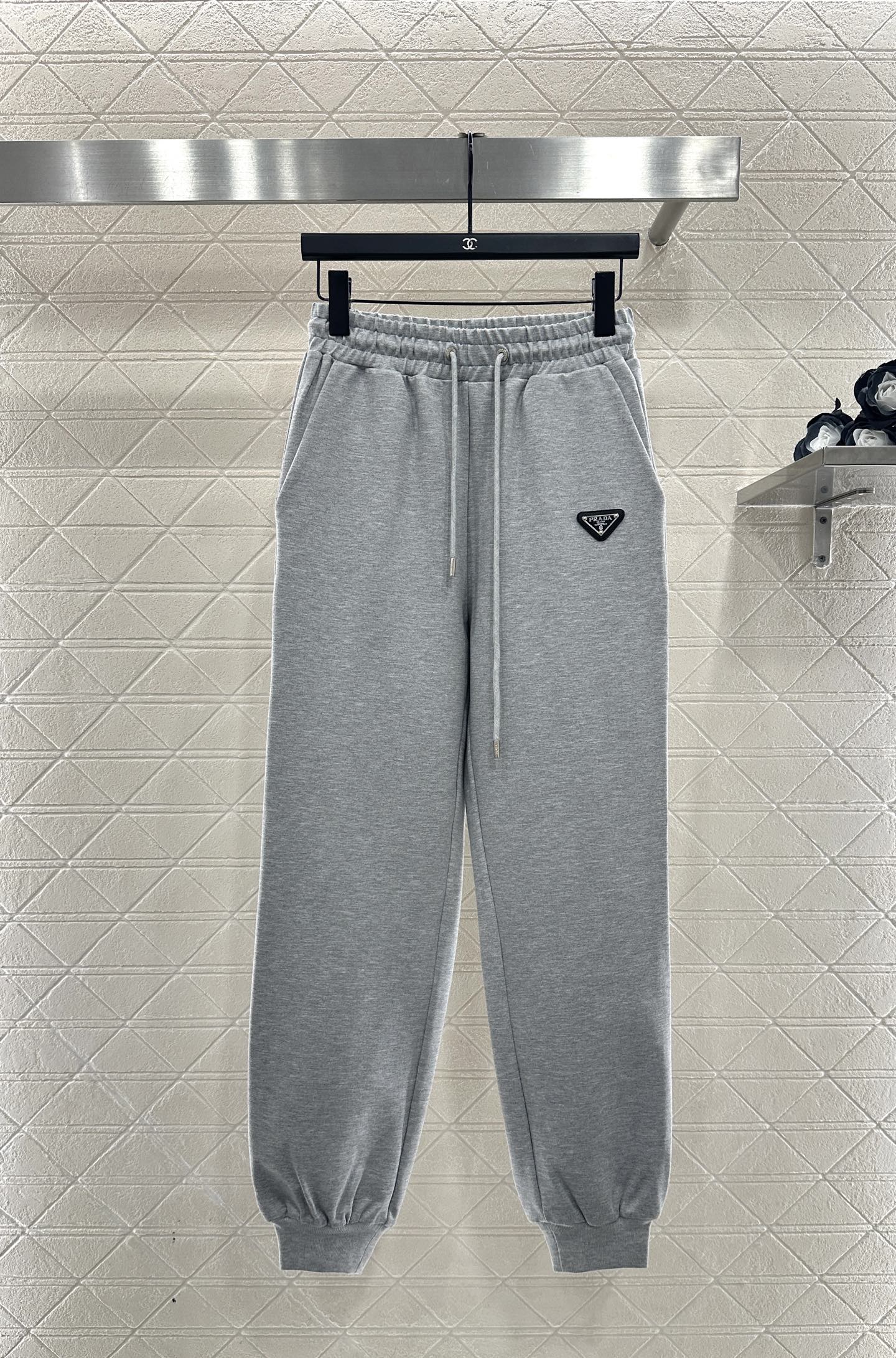 ♥Prad*♥2025新品上架 两面穿连帽外套长裤套装定制YB进口材质，质感光泽，垂感十足，连帽抽绳拉链