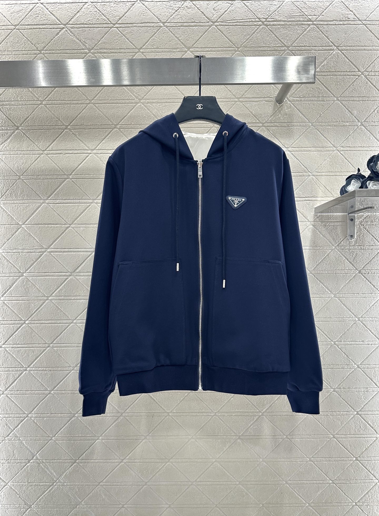 ♥Prad*♥2025新品上架 两面穿连帽外套长裤套装定制YB进口材质，质感光泽，垂感十足，连帽抽绳拉链