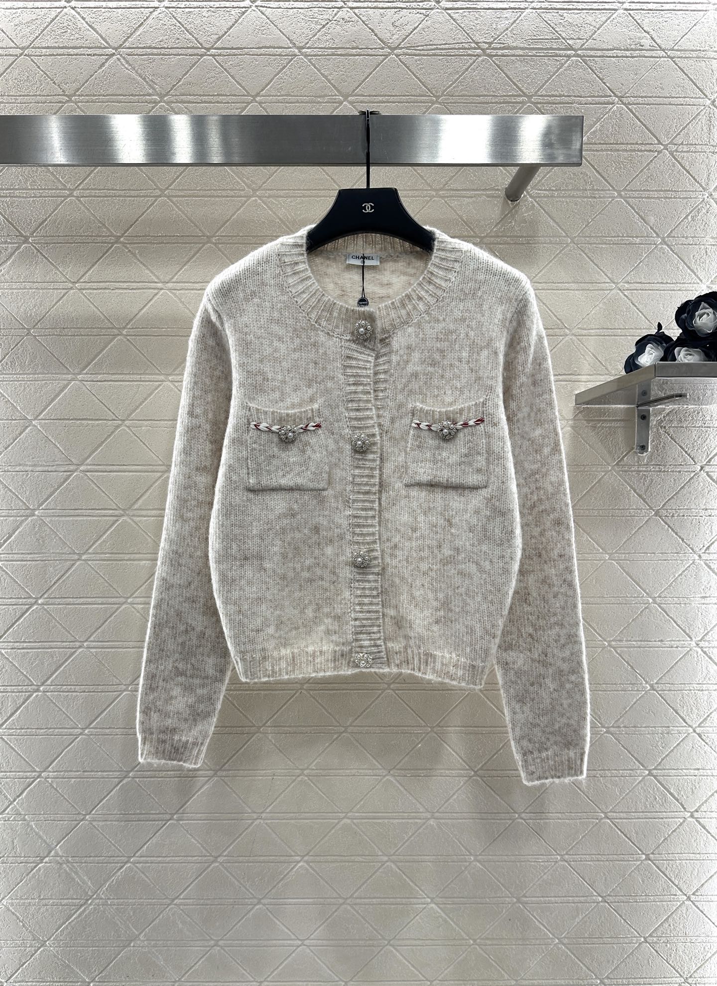 ♥Chane*♥2025新品上架 圆领针织开衫定制YB羊毛针织材质，质感高级，舒适柔软，圆领开衫剪裁，领