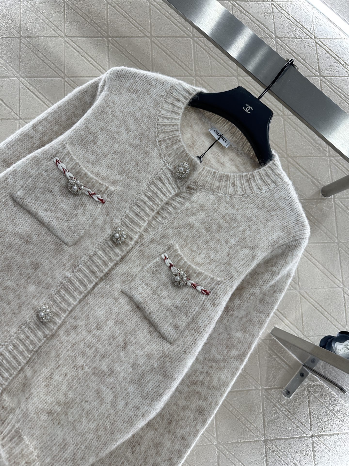 ♥Chane*♥2025新品上架 圆领针织开衫定制YB羊毛针织材质，质感高级，舒适柔软，圆领开衫剪裁，领