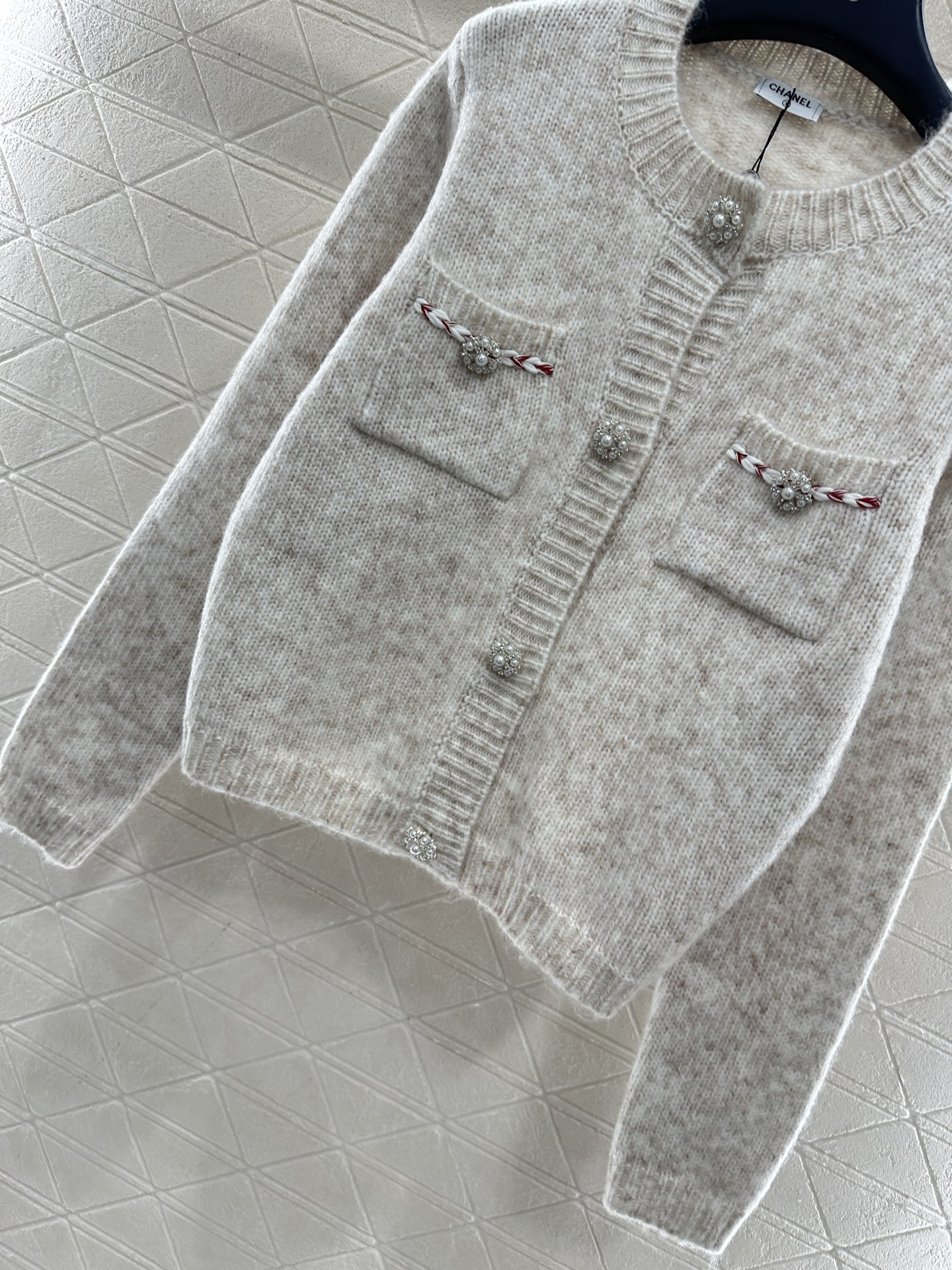 ♥Chane*♥2025新品上架 圆领针织开衫定制YB羊毛针织材质，质感高级，舒适柔软，圆领开衫剪裁，领