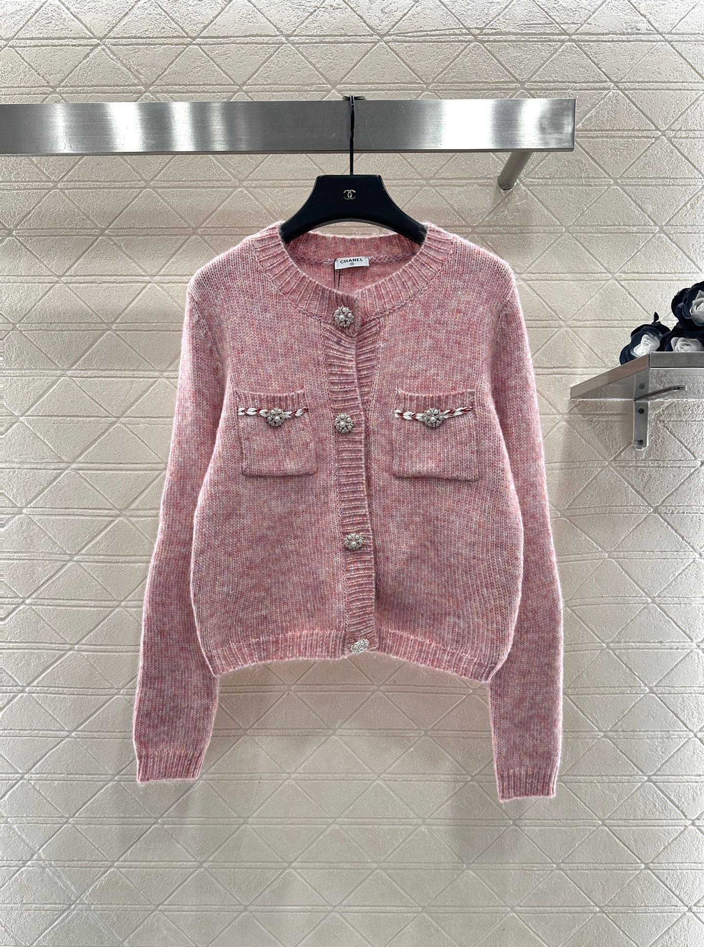 ♥Chane*♥2025新品上架 圆领针织开衫定制YB羊毛针织材质，质感高级，舒适柔软，圆领开衫剪裁，领