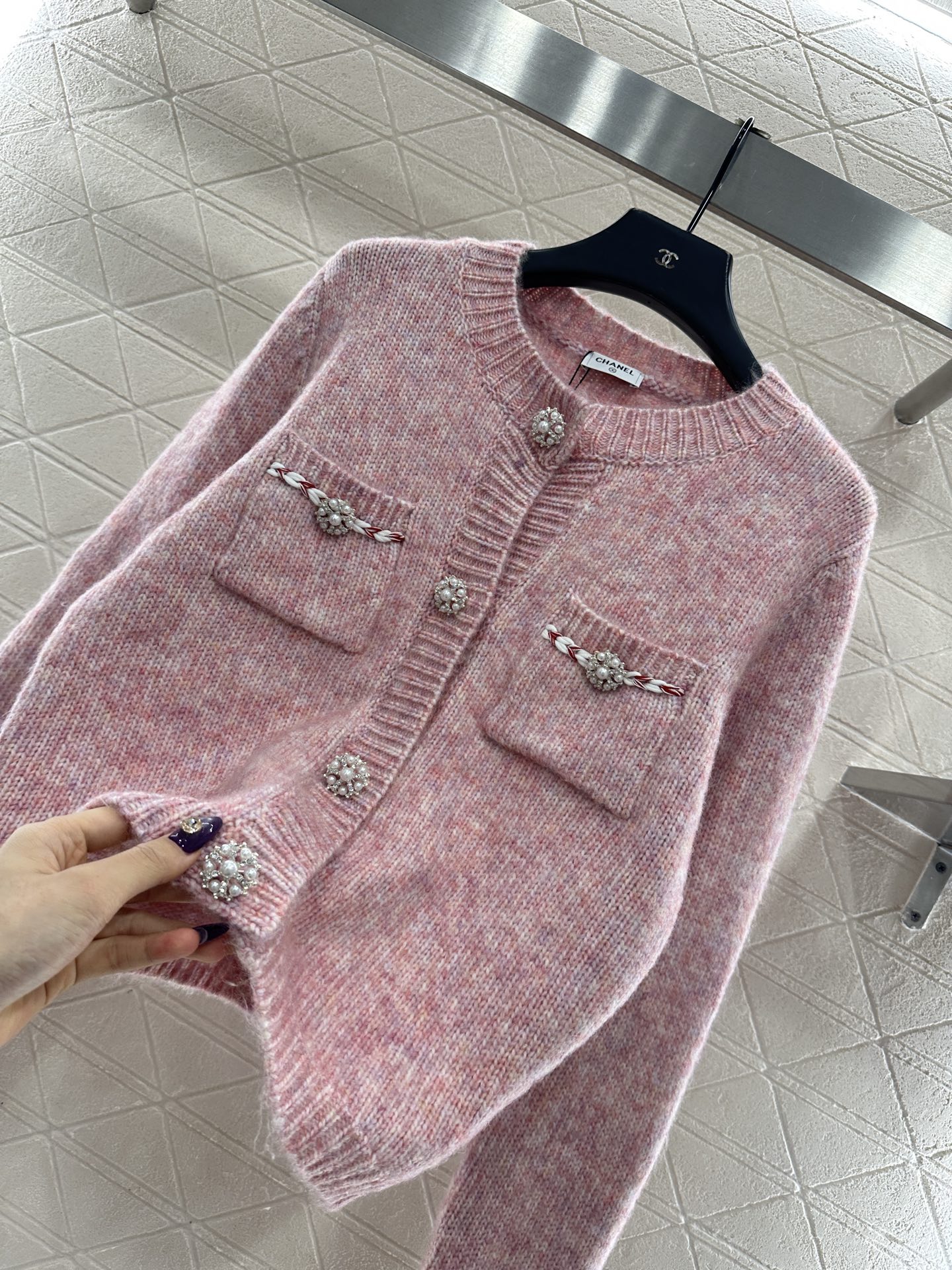 ♥Chane*♥2025新品上架 圆领针织开衫定制YB羊毛针织材质，质感高级，舒适柔软，圆领开衫剪裁，领