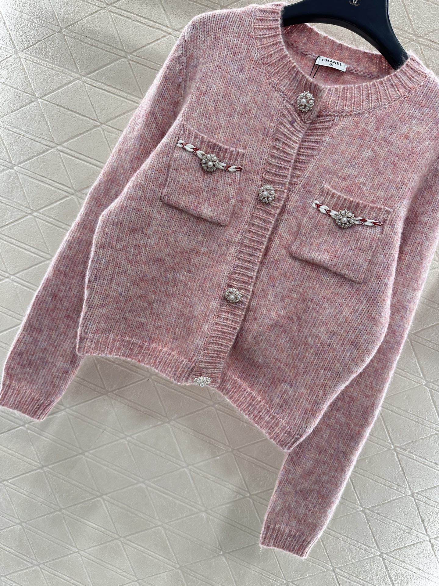 ♥Chane*♥2025新品上架 圆领针织开衫定制YB羊毛针织材质，质感高级，舒适柔软，圆领开衫剪裁，领