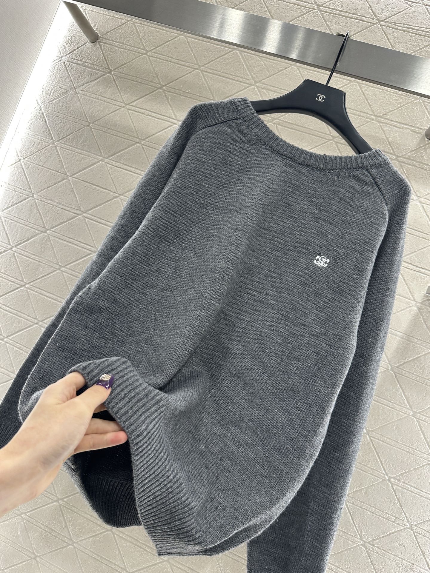 ♥Celin*♥2025新品上架 刺绣凯旋门针织套头毛衣定制YB羊毛纱线织造，肌理明显，穿搭舒适保暖，针