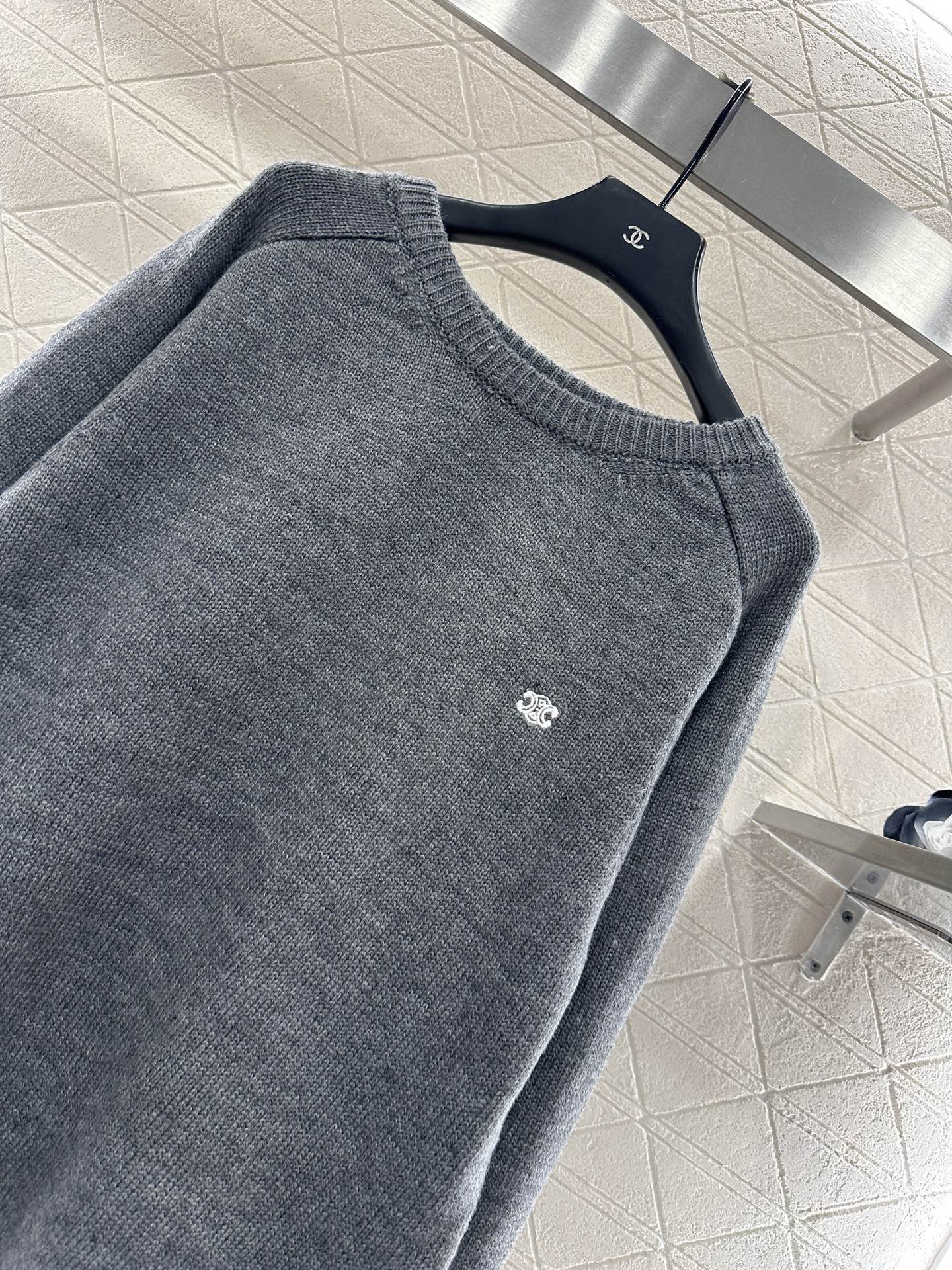 ♥Celin*♥2025新品上架 刺绣凯旋门针织套头毛衣定制YB羊毛纱线织造，肌理明显，穿搭舒适保暖，针