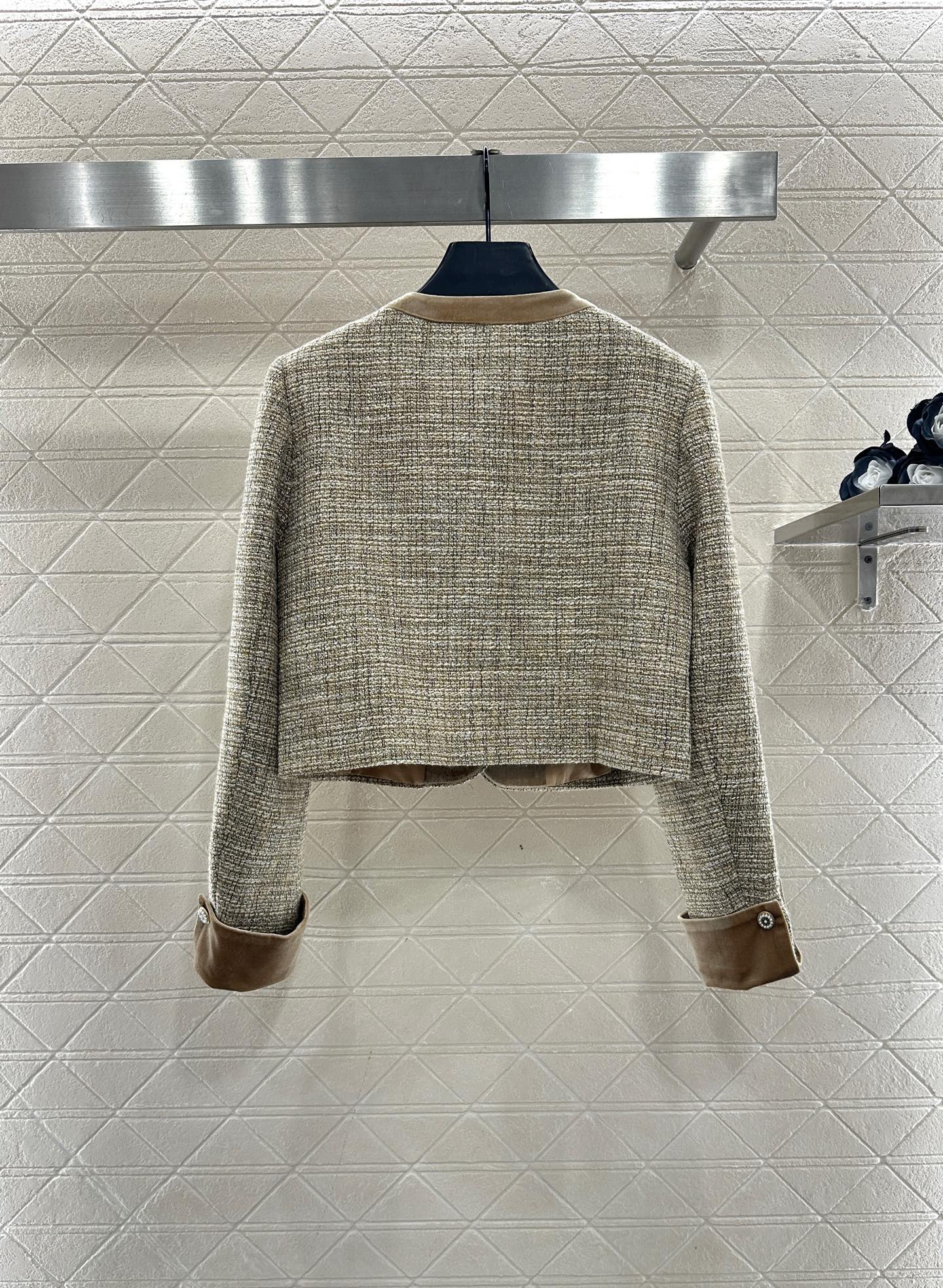 ♥Chane*♥2025新品上架 丝绒包边外套半裙套装定制YB进口粗纺毛呢材质，质感光泽，品相十足，圆领