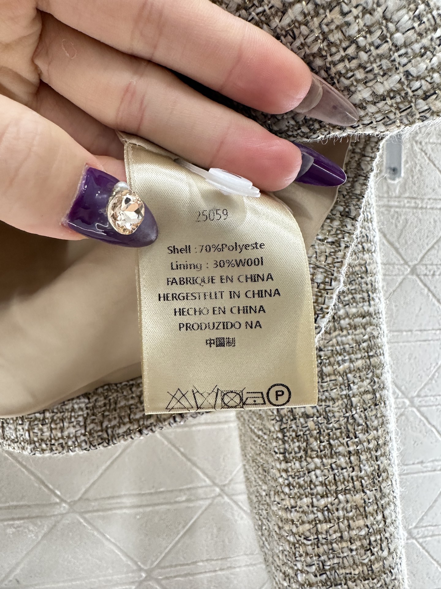 ♥Chane*♥2025新品上架 丝绒包边外套半裙套装定制YB进口粗纺毛呢材质，质感光泽，品相十足，圆领