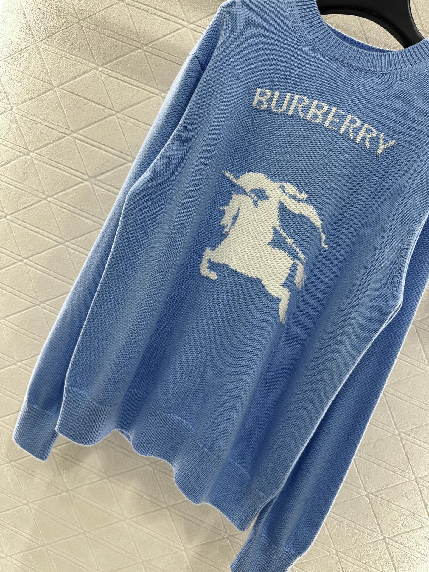 ♥BBR*♥2025新品上架 套头战马针织长袖定制YB羊毛纱线织造，质感高级，舒适柔软，圆领套头毛衣剪裁