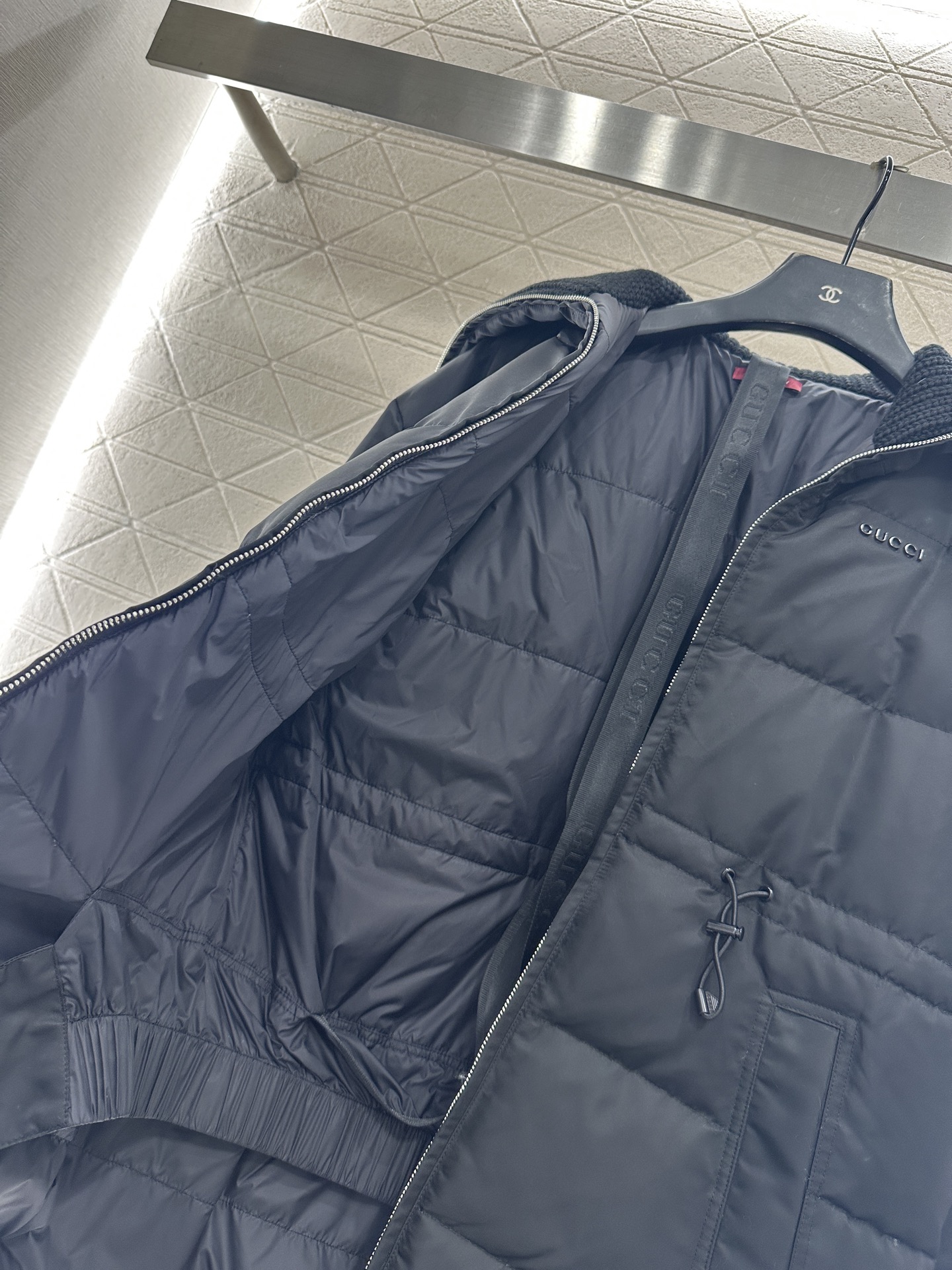 ♥Gucc*♥2025新品上架 针织翻领拉链收腰羽绒服定制YB防风防水尼龙材质，羽绒填充内里，整件轻盈保