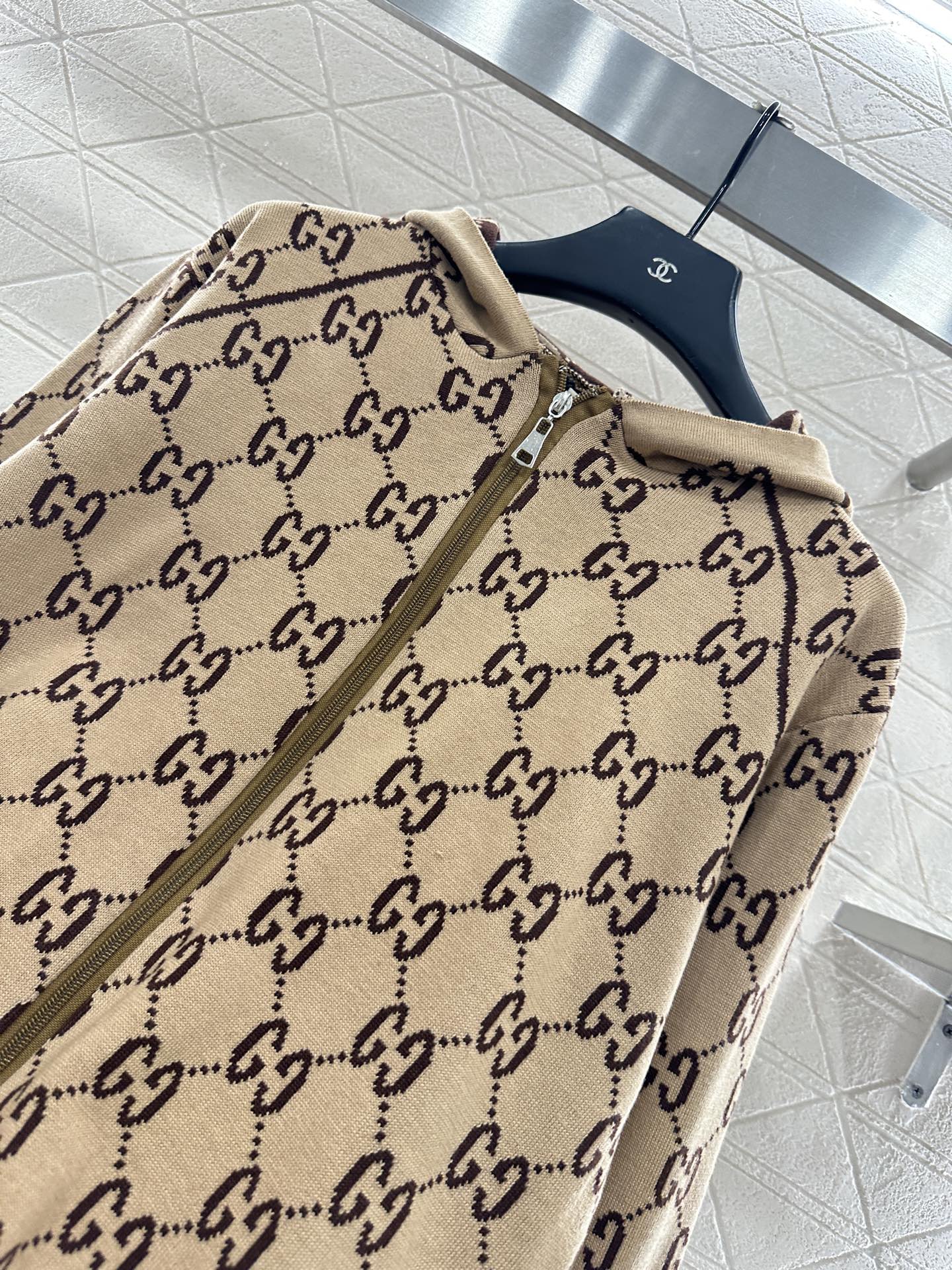 ♥Gucc*♥2025新品上架 双G提花针织连帽外套定制YB羊毛纱线织造，质感细腻，穿搭舒适，连帽外套版