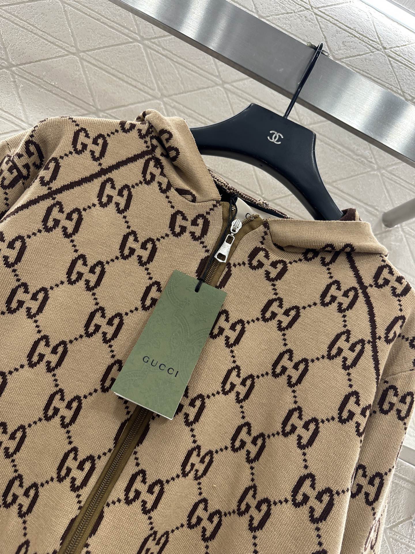 ♥Gucc*♥2025新品上架 双G提花针织连帽外套定制YB羊毛纱线织造，质感细腻，穿搭舒适，连帽外套版