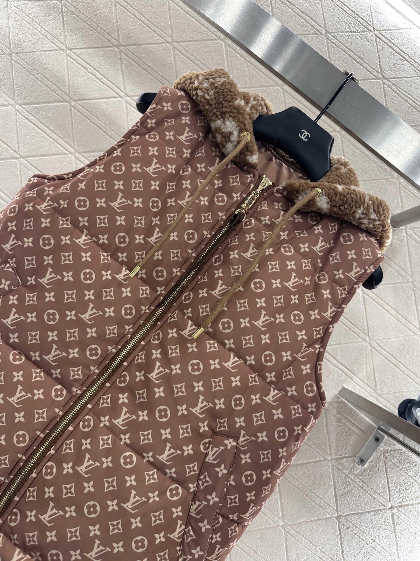 ♥Louis vuitto*♥2025新品上架 泰迪绒连帽提花棉服马甲定制YB提花尼龙材质，羽绒棉填充内