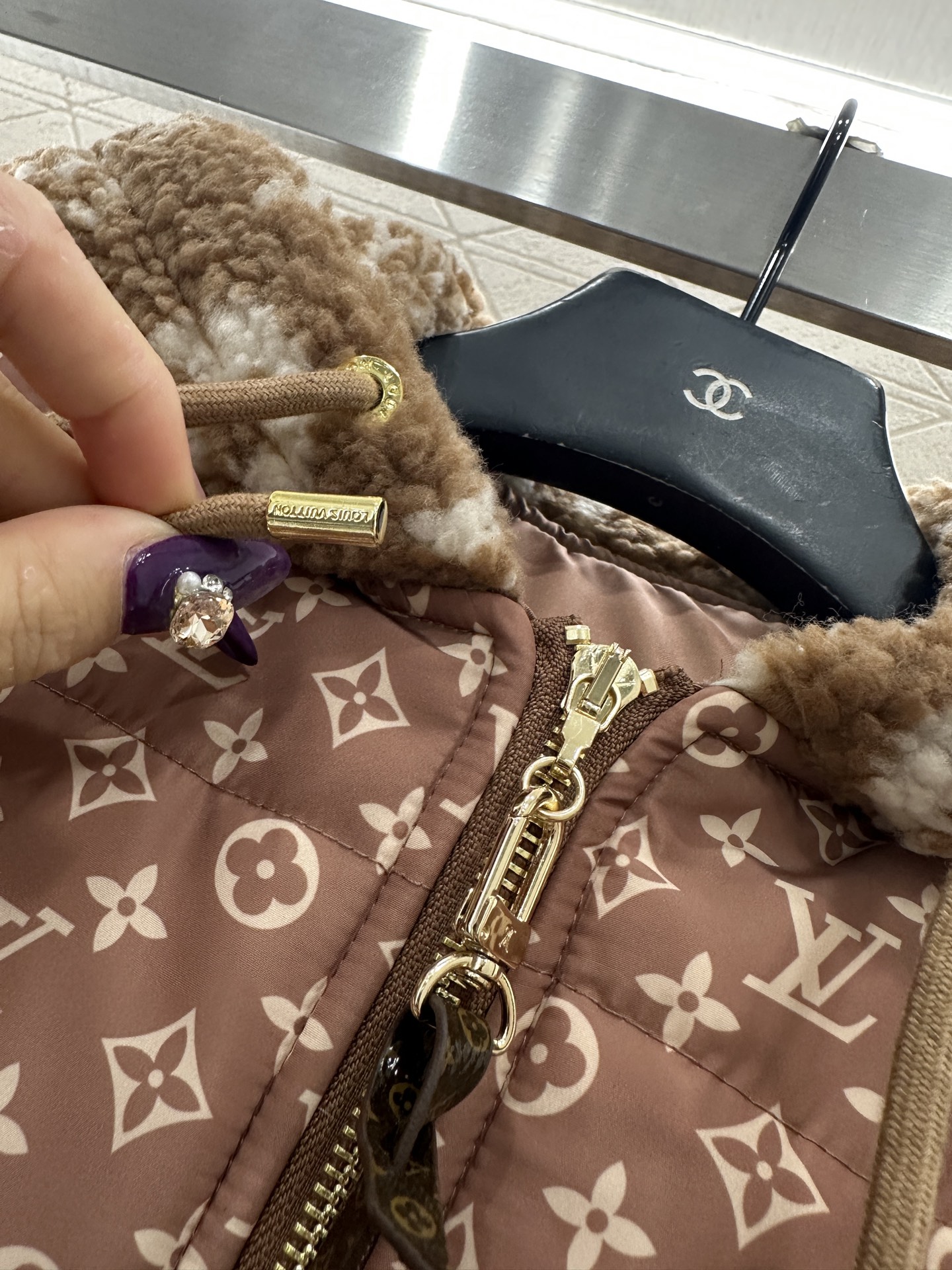 ♥Louis vuitto*♥2025新品上架 泰迪绒连帽提花棉服马甲定制YB提花尼龙材质，羽绒棉填充内