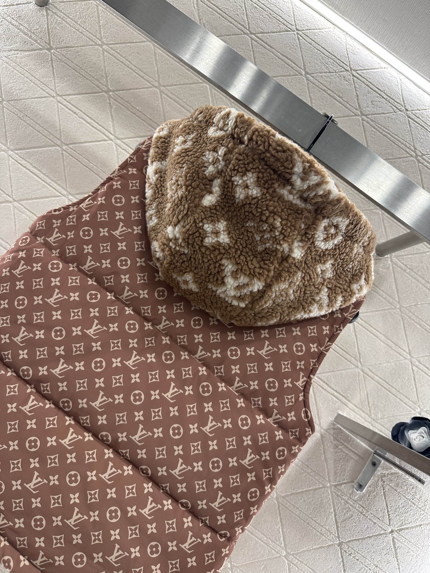 ♥Louis vuitto*♥2025新品上架 泰迪绒连帽提花棉服马甲定制YB提花尼龙材质，羽绒棉填充内