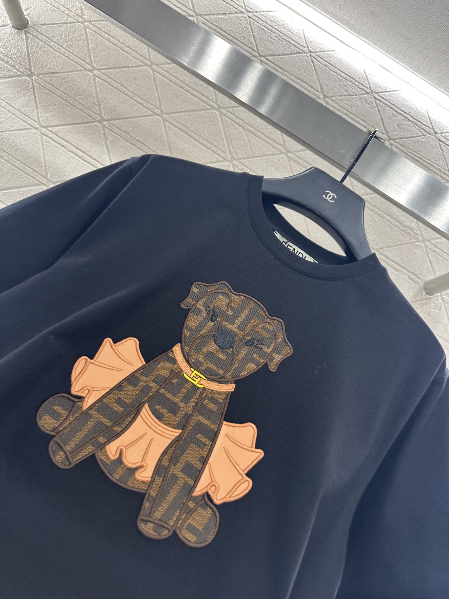 ♥Fend*♥2025新品上架 圆领提花卡通𝑇𝑒𝑒定制YB斜纹全棉材质，质感细腻，舒适透气，宽松短袖裁剪