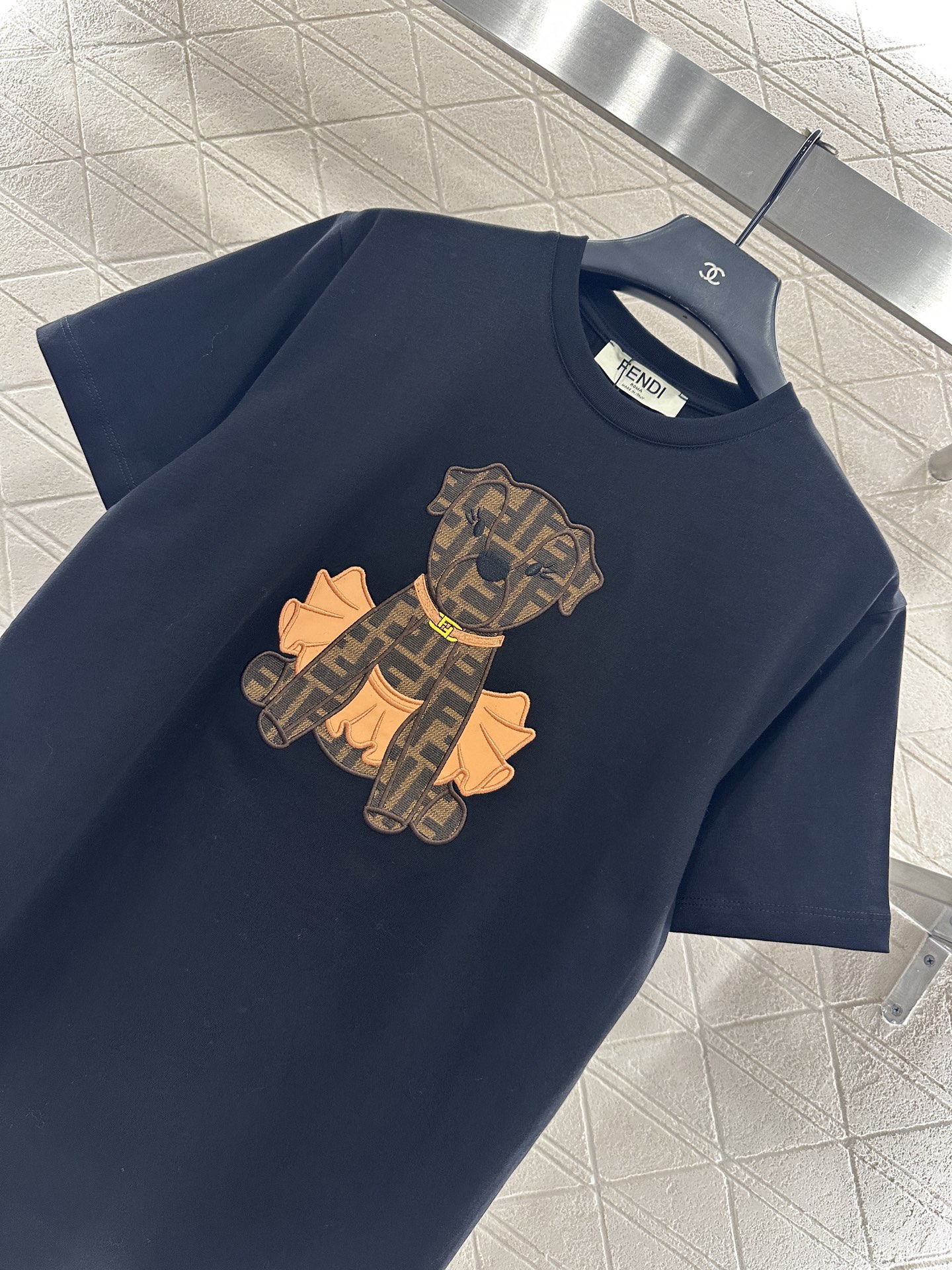 ♥Fend*♥2025新品上架 圆领提花卡通𝑇𝑒𝑒定制YB斜纹全棉材质，质感细腻，舒适透气，宽松短袖裁剪