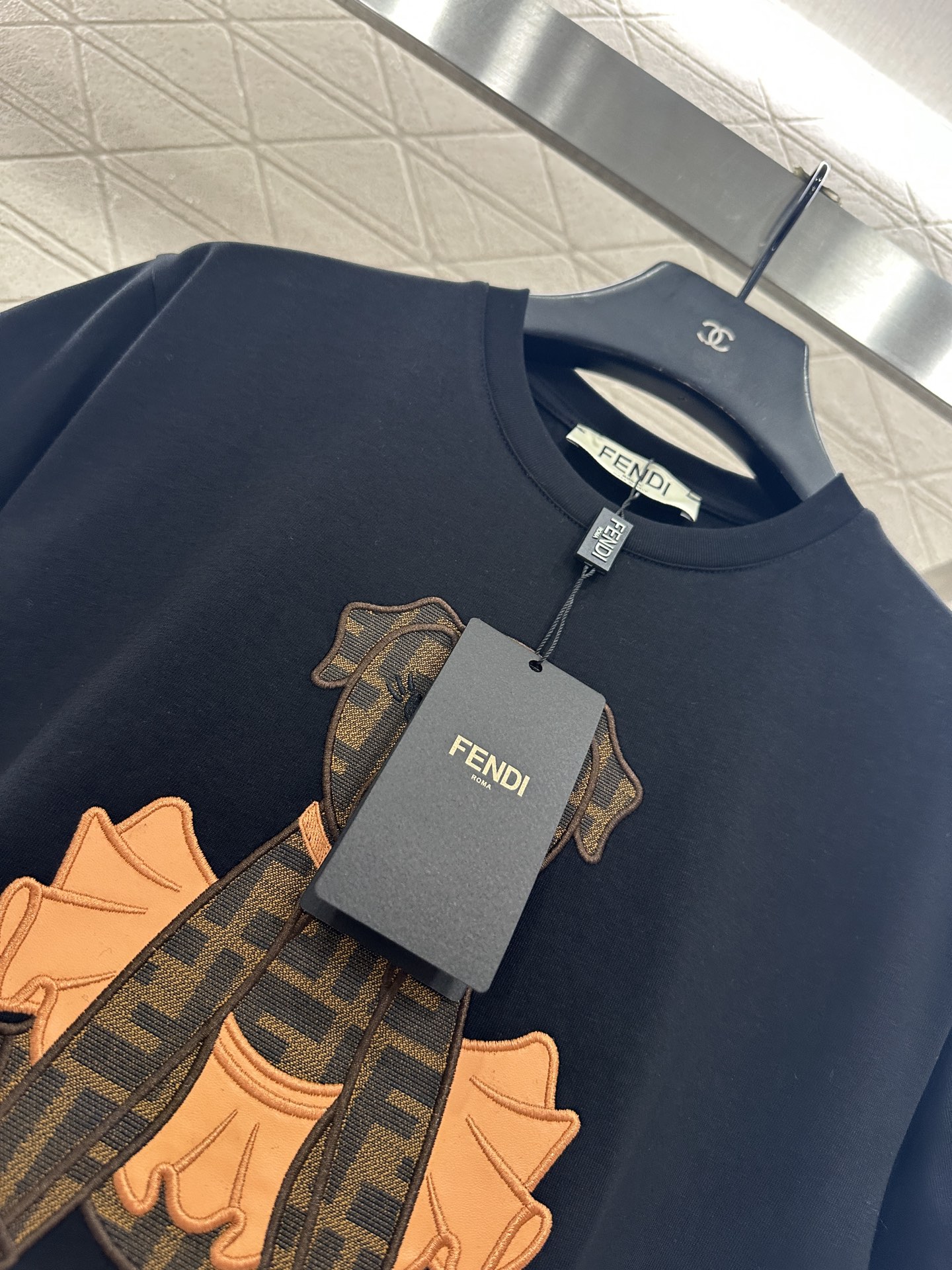 ♥Fend*♥2025新品上架 圆领提花卡通𝑇𝑒𝑒定制YB斜纹全棉材质，质感细腻，舒适透气，宽松短袖裁剪