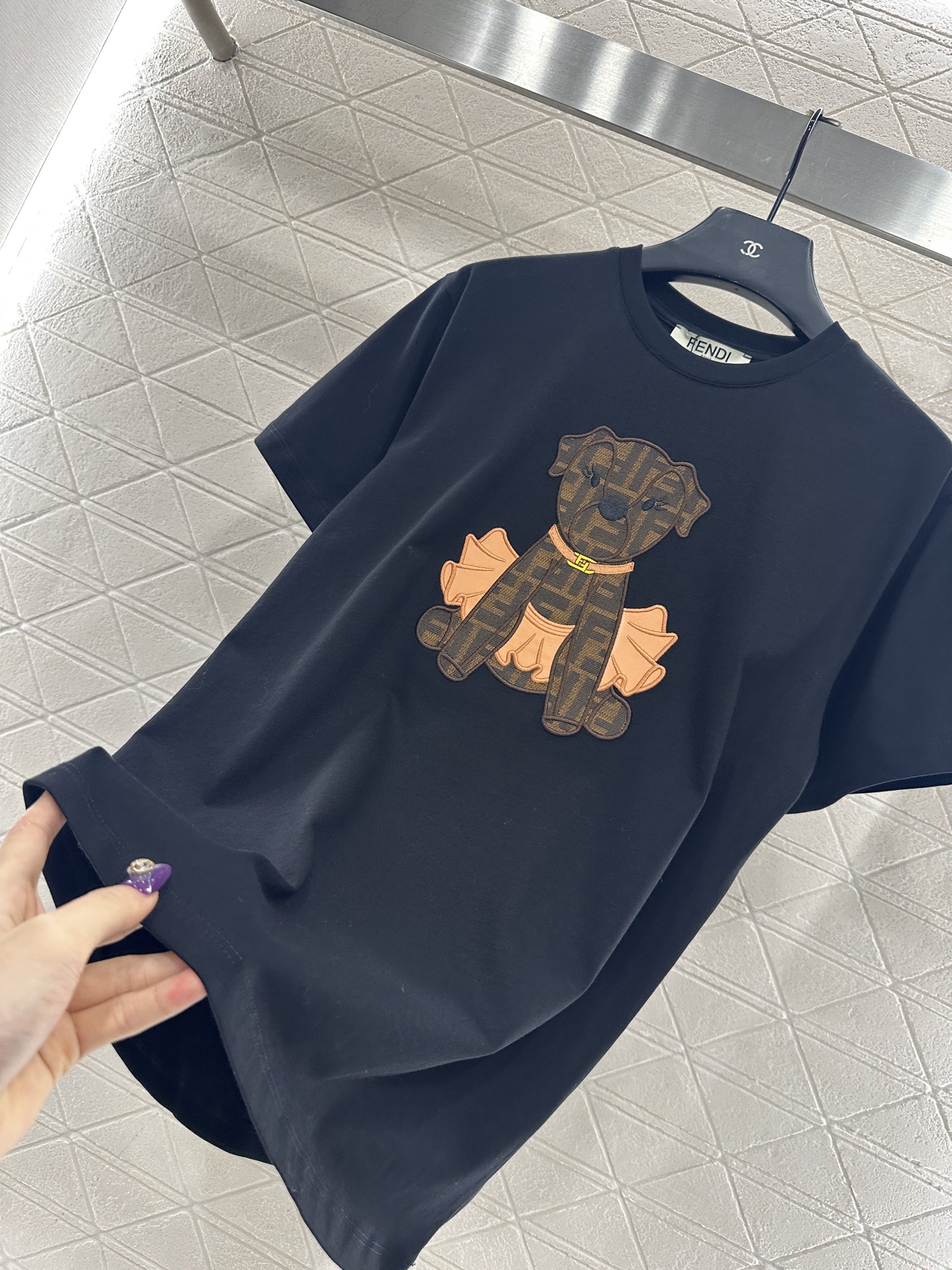 ♥Fend*♥2025新品上架 圆领提花卡通𝑇𝑒𝑒定制YB斜纹全棉材质，质感细腻，舒适透气，宽松短袖裁剪