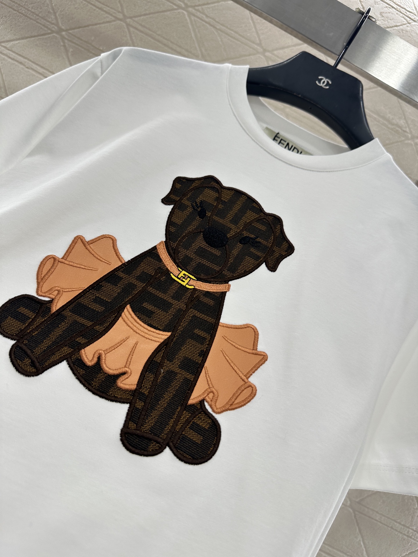 ♥Fend*♥2025新品上架 圆领提花卡通𝑇𝑒𝑒定制YB斜纹全棉材质，质感细腻，舒适透气，宽松短袖裁剪