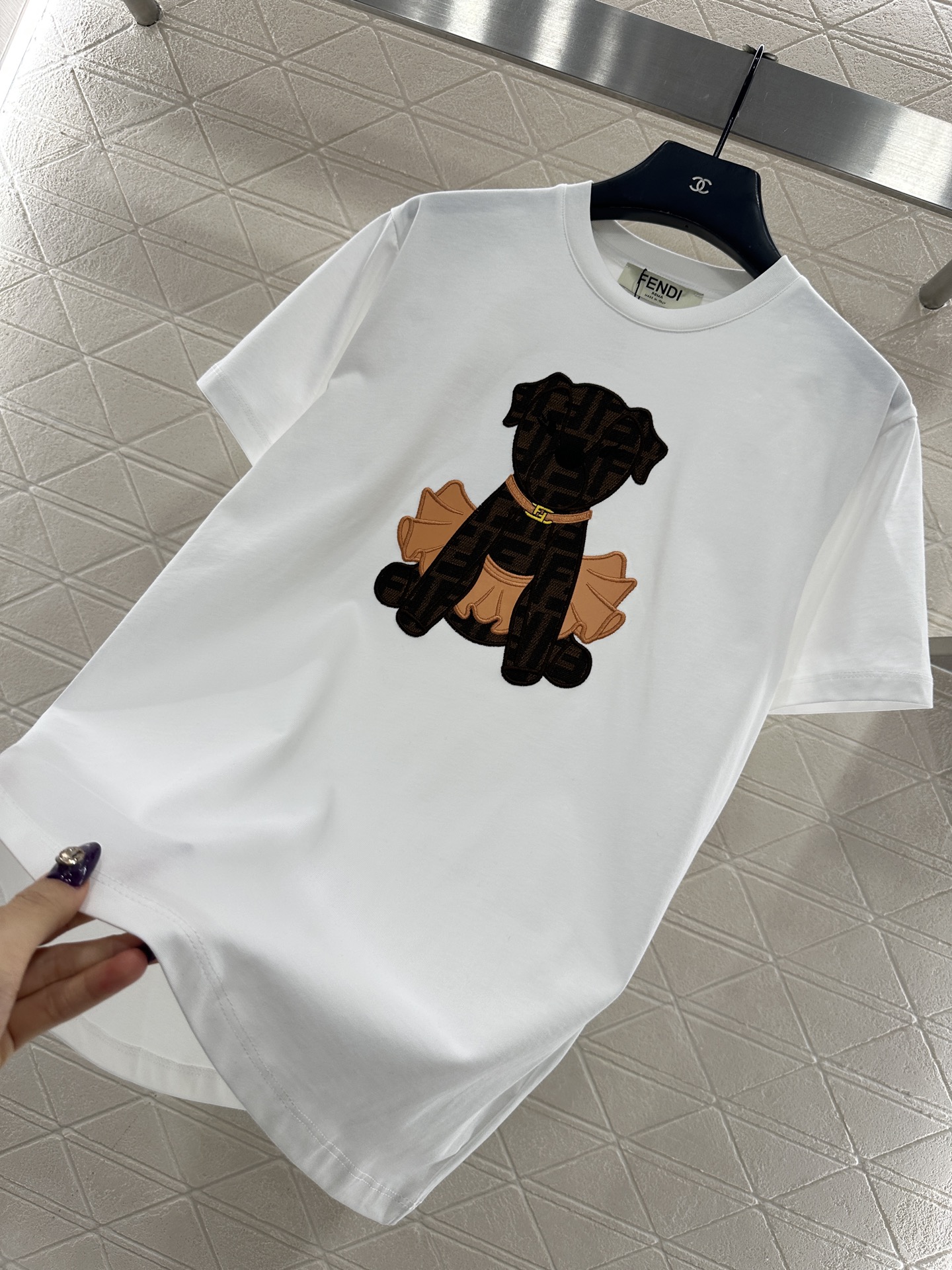 ♥Fend*♥2025新品上架 圆领提花卡通𝑇𝑒𝑒定制YB斜纹全棉材质，质感细腻，舒适透气，宽松短袖裁剪