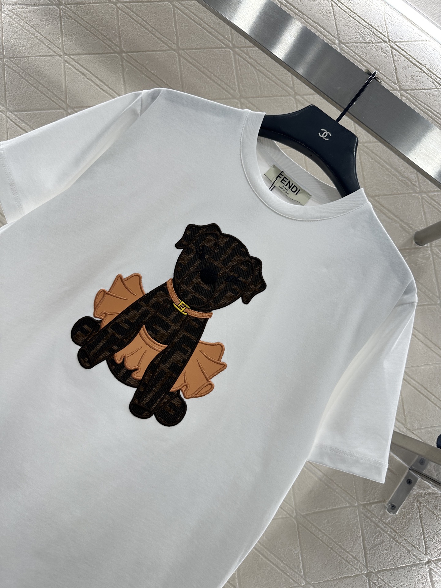 ♥Fend*♥2025新品上架 圆领提花卡通𝑇𝑒𝑒定制YB斜纹全棉材质，质感细腻，舒适透气，宽松短袖裁剪