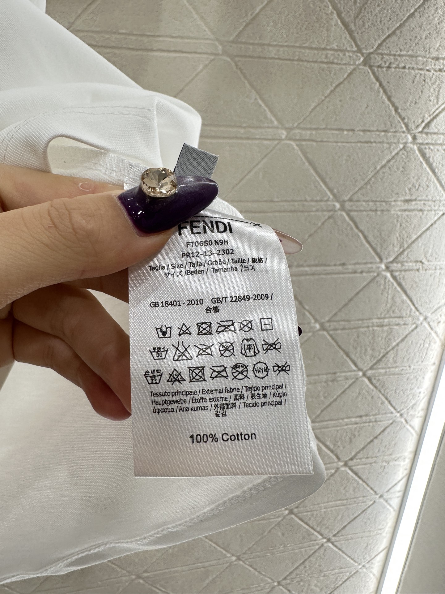 ♥Fend*♥2025新品上架 圆领提花卡通𝑇𝑒𝑒定制YB斜纹全棉材质，质感细腻，舒适透气，宽松短袖裁剪