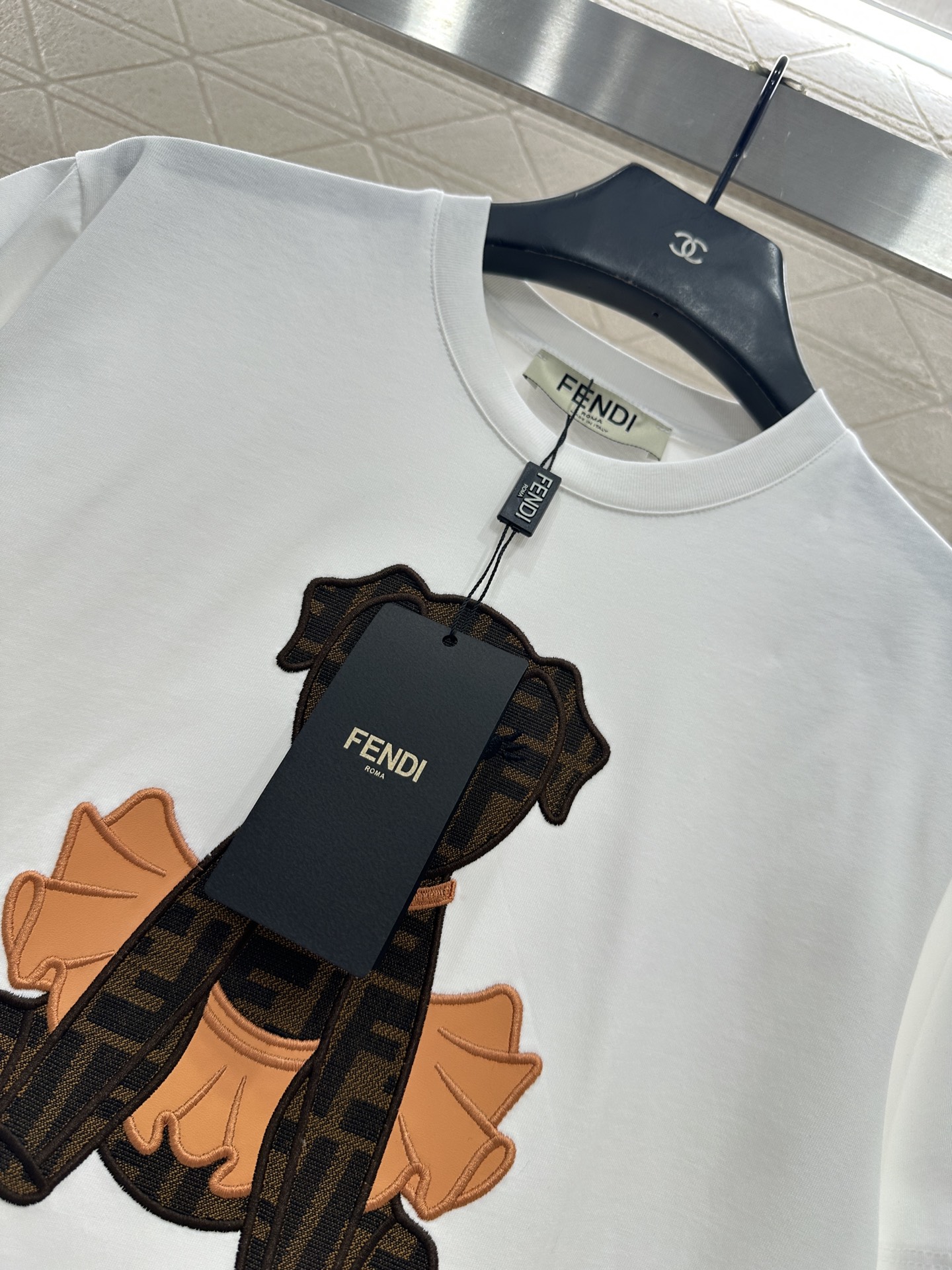 ♥Fend*♥2025新品上架 圆领提花卡通𝑇𝑒𝑒定制YB斜纹全棉材质，质感细腻，舒适透气，宽松短袖裁剪