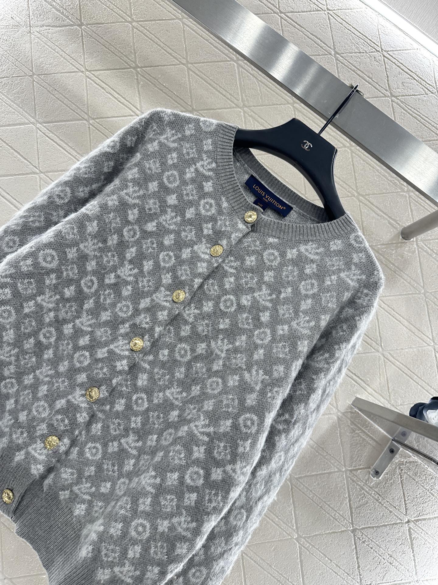 ♥Louis vuitto*♥2025新品上架 提花圆领针织开衫定制YB羊毛针织材质，质感高级，舒适柔软