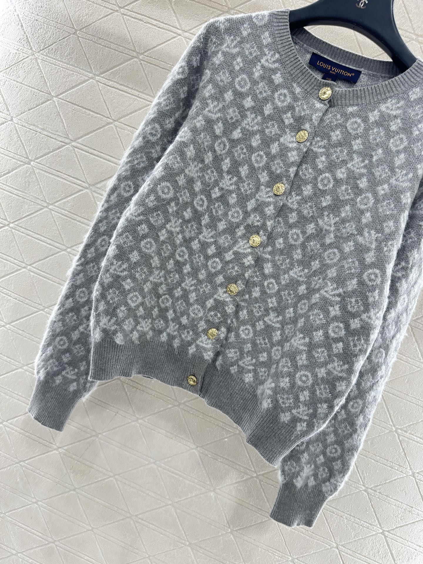♥Louis vuitto*♥2025新品上架 提花圆领针织开衫定制YB羊毛针织材质，质感高级，舒适柔软