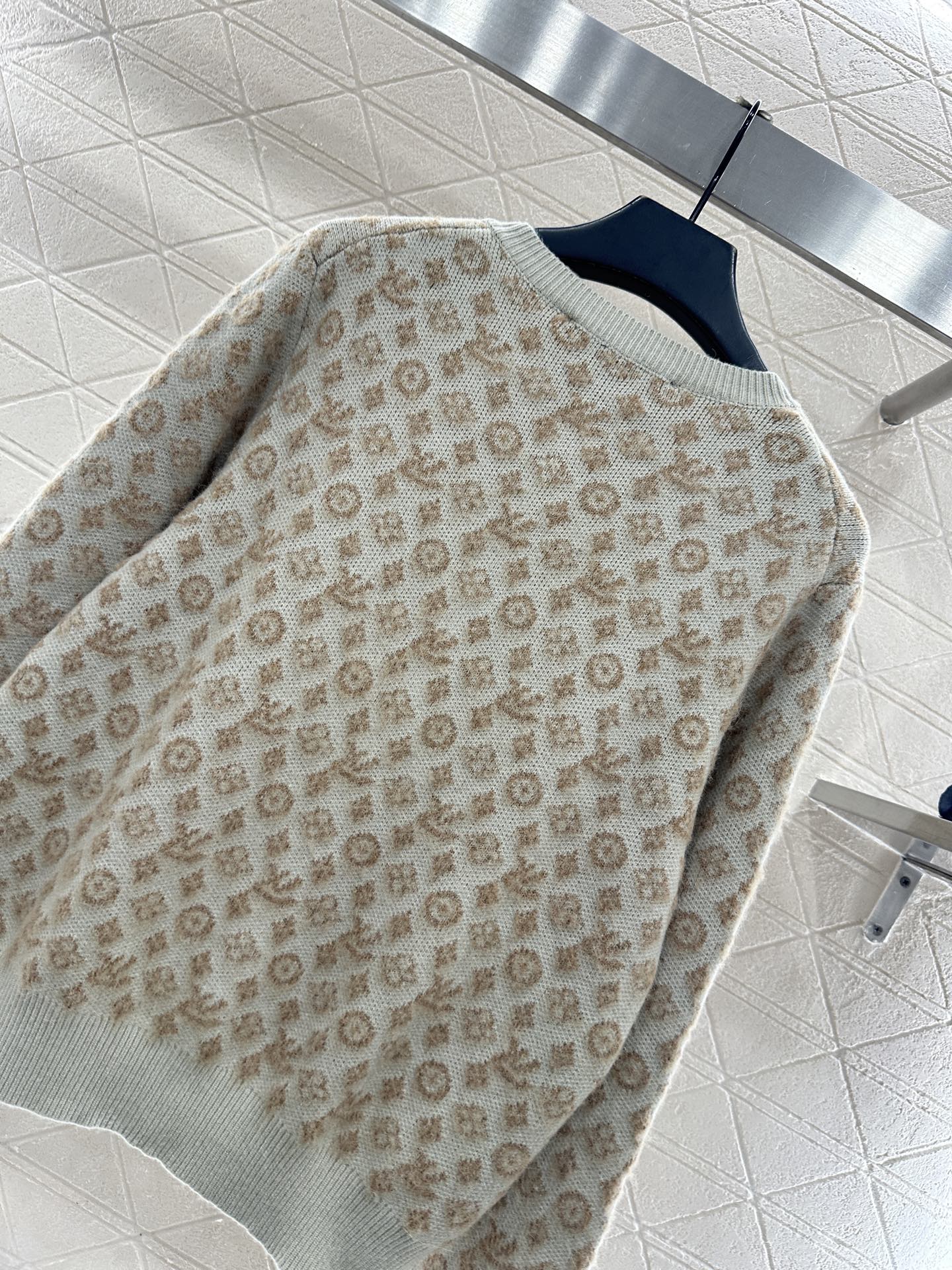 ♥Louis vuitto*♥2025新品上架 提花圆领针织开衫定制YB羊毛针织材质，质感高级，舒适柔软