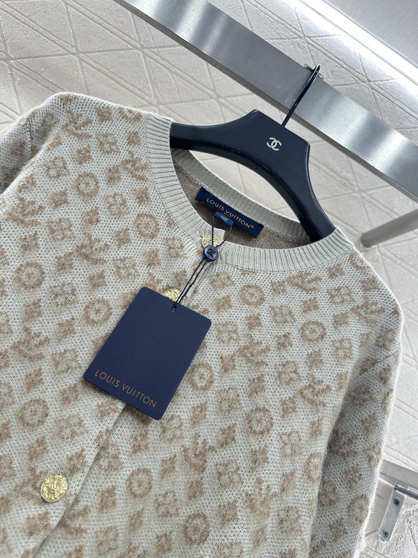 ♥Louis vuitto*♥2025新品上架 提花圆领针织开衫定制YB羊毛针织材质，质感高级，舒适柔软