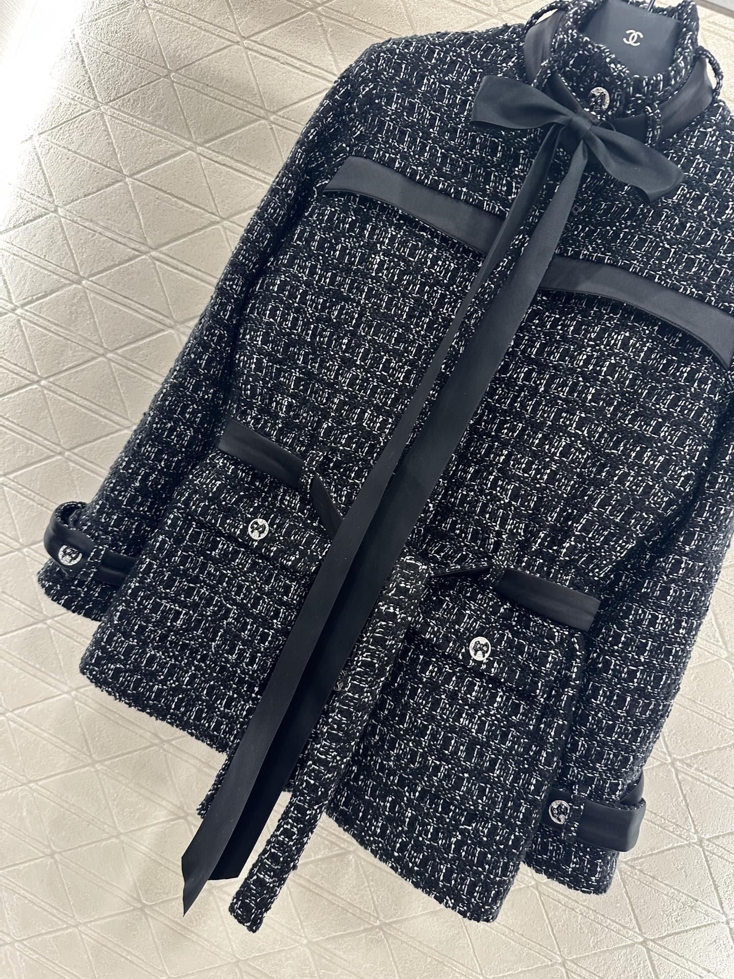 ♥Chane*♥2025新品上架 洋装捆边蝴蝶结丝带外套定制YB进口粗纺羊毛呢材质，质感高级，品相十足，