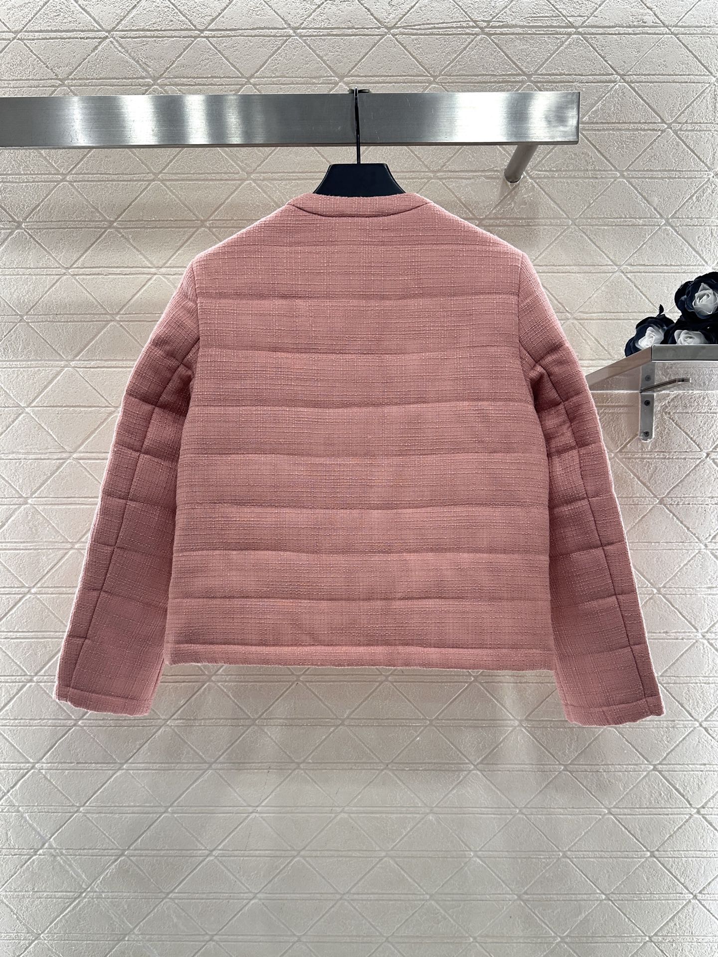 ♥Gucc*♥2025新品上架 圆领洋装棉服外套定制YB进口粗纺材质，肌理明显，质感十足，衔棉填充内里，