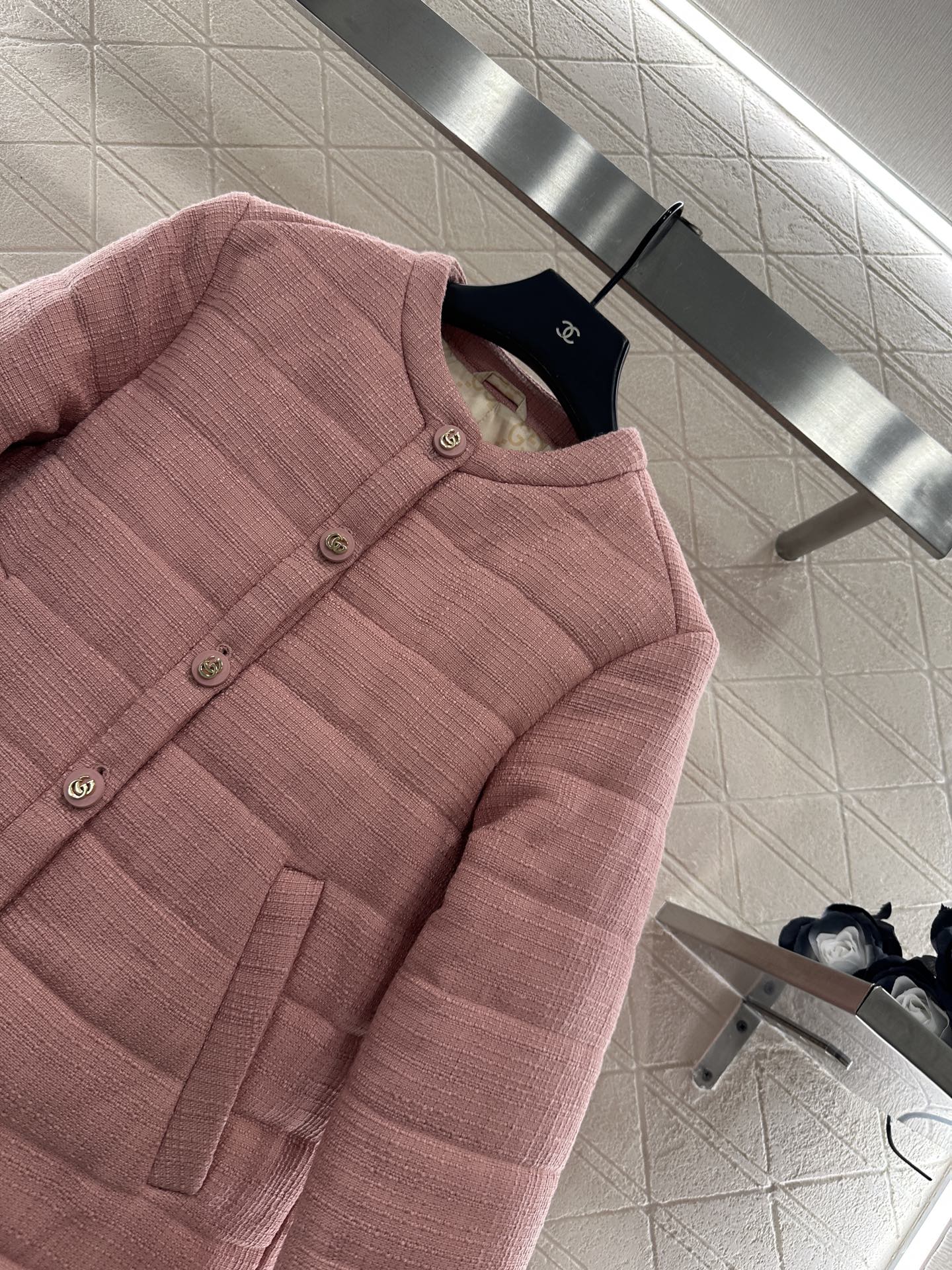 ♥Gucc*♥2025新品上架 圆领洋装棉服外套定制YB进口粗纺材质，肌理明显，质感十足，衔棉填充内里，