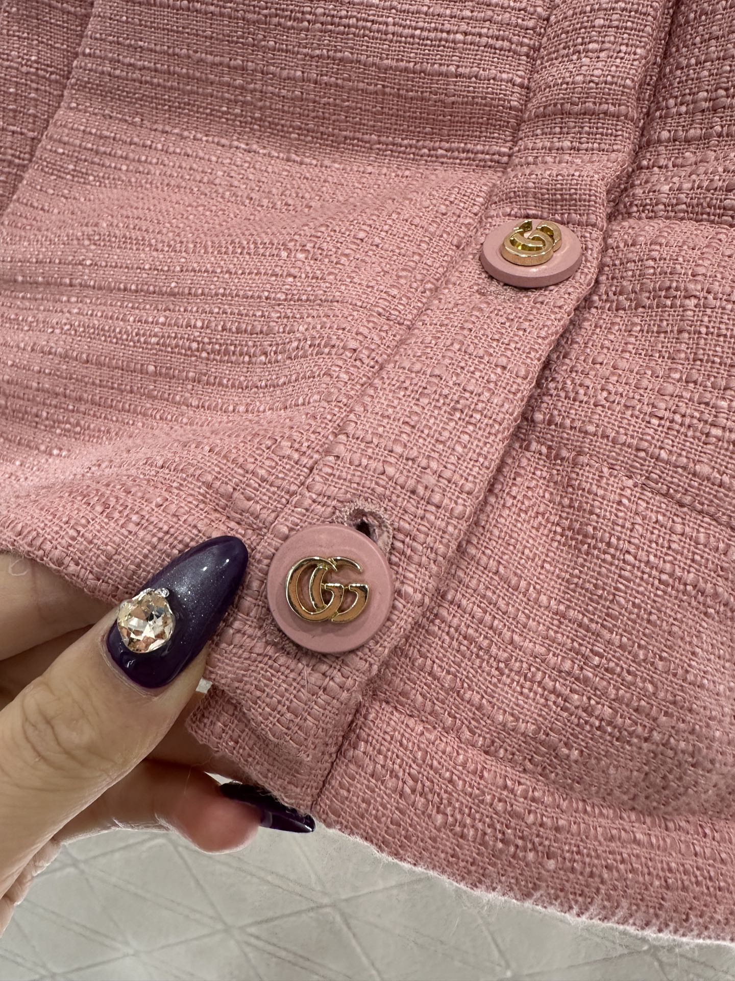 ♥Gucc*♥2025新品上架 圆领洋装棉服外套定制YB进口粗纺材质，肌理明显，质感十足，衔棉填充内里，