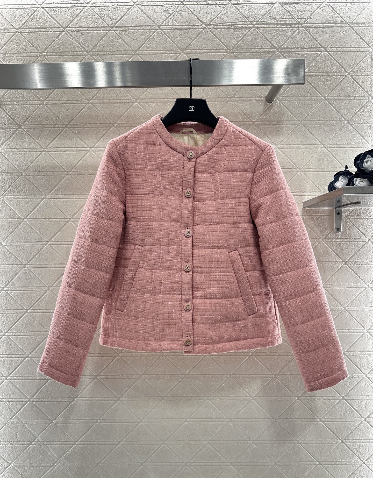 ♥Gucc*♥2025新品上架 圆领洋装棉服外套定制YB进口粗纺材质，肌理明显，质感十足，衔棉填充内里，