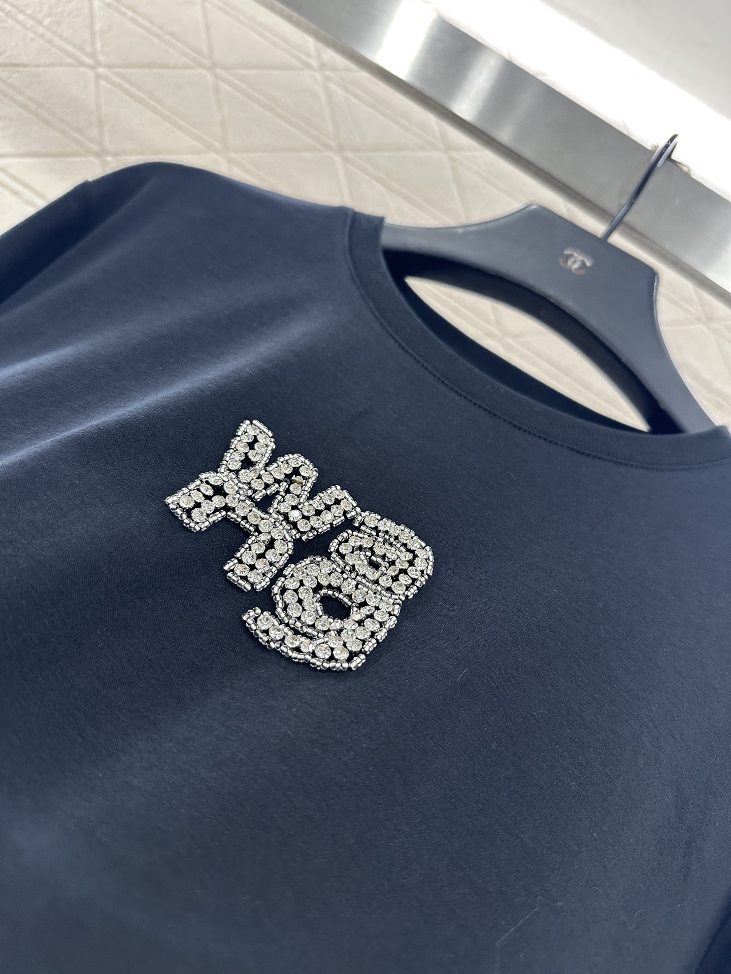 ♥Alexander wan*♥2025新品上架 烫钻钉珠圆领长袖定制YB进口棉府绸材质，透气舒适，质感