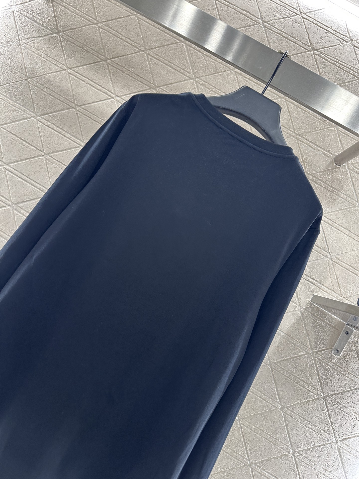 ♥Alexander wan*♥2025新品上架 烫钻钉珠圆领长袖定制YB进口棉府绸材质，透气舒适，质感