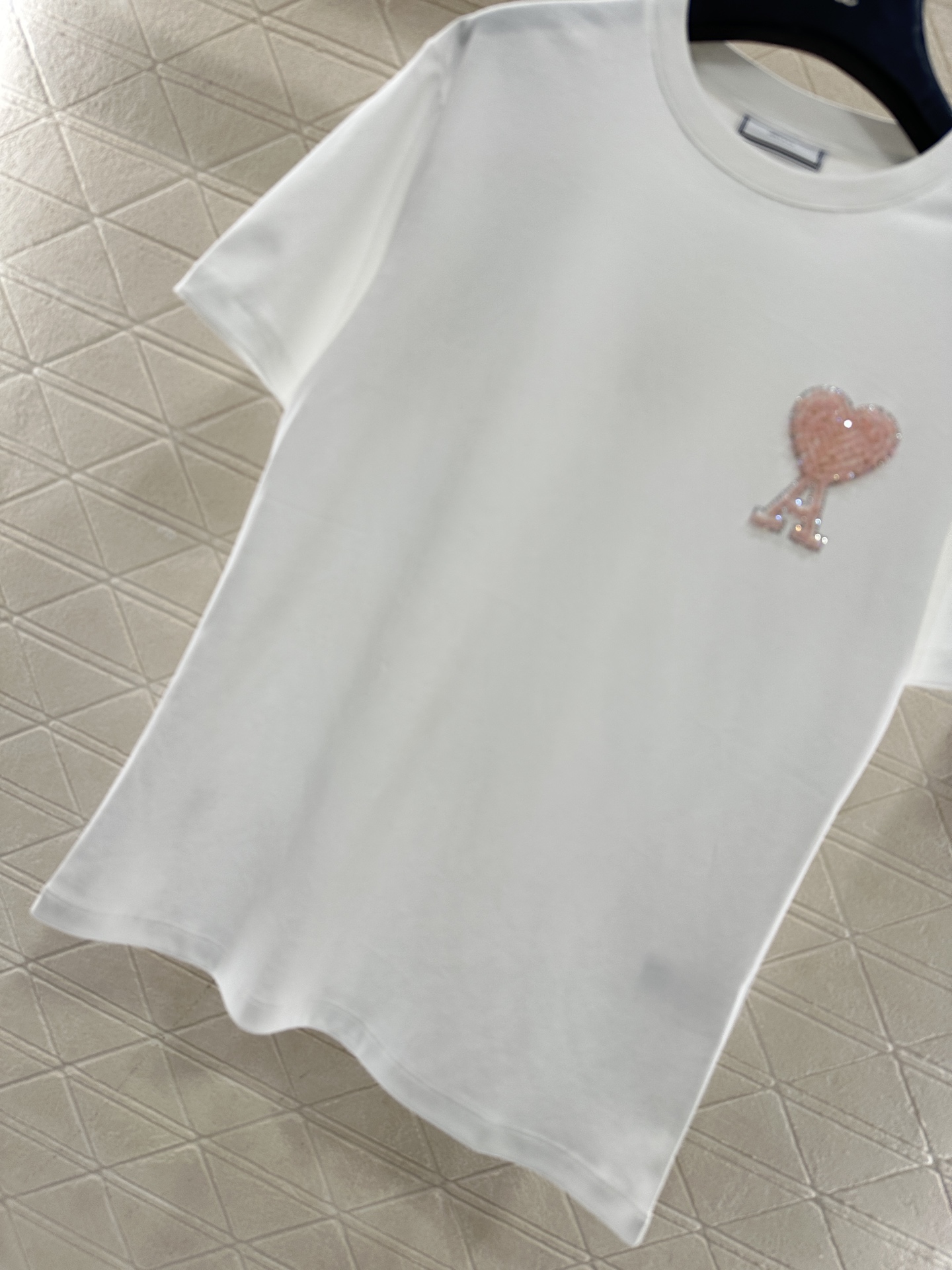 ♥Ami*♥2025新品上架 钉珠刺绣圆领𝑇𝑒𝑒定制YB原生全棉材质，透气舒适，质感十足，常规T恤裁剪，