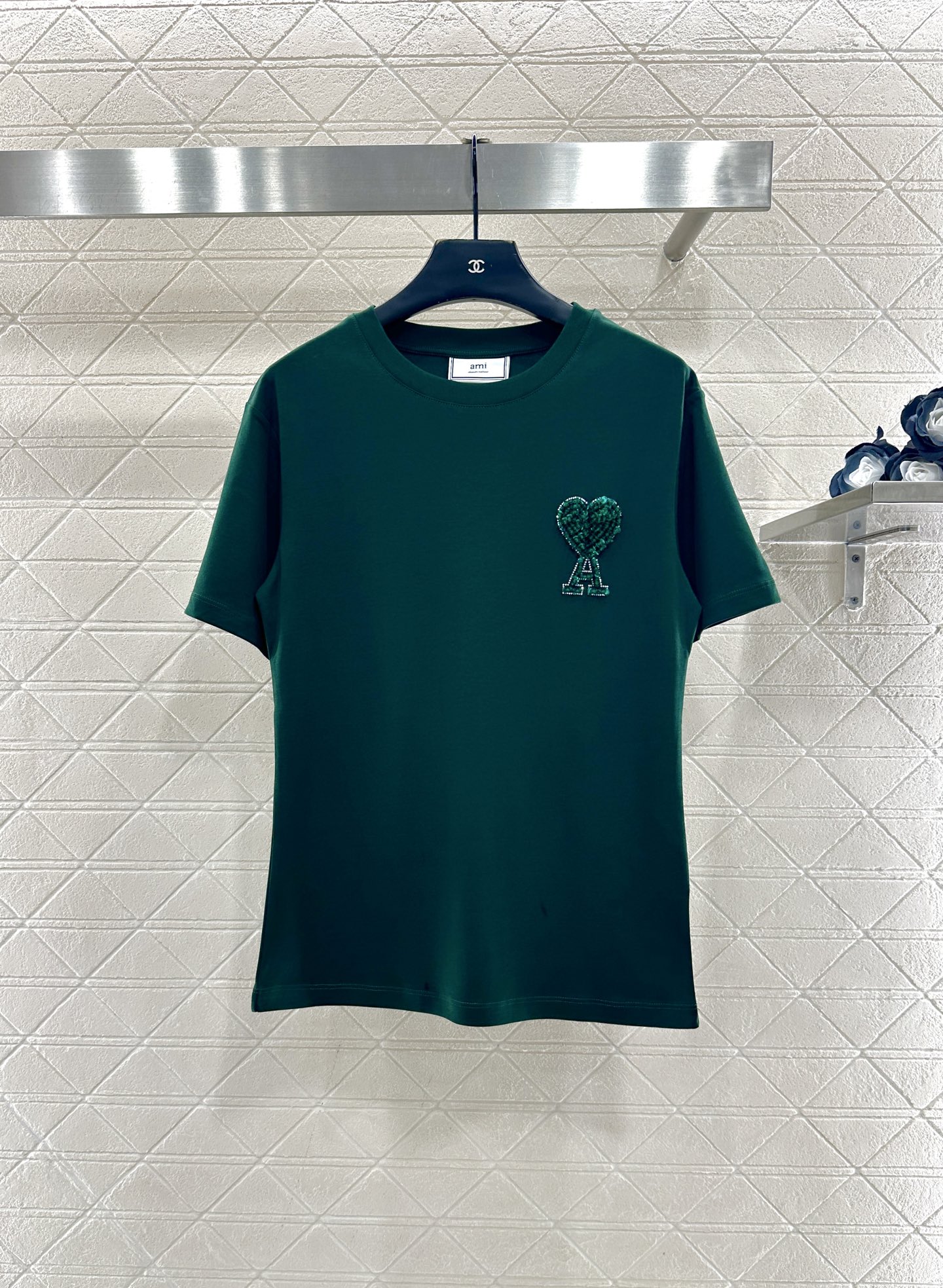 ♥Ami*♥2025新品上架 钉珠刺绣圆领𝑇𝑒𝑒定制YB原生全棉材质，透气舒适，质感十足，常规T恤裁剪，