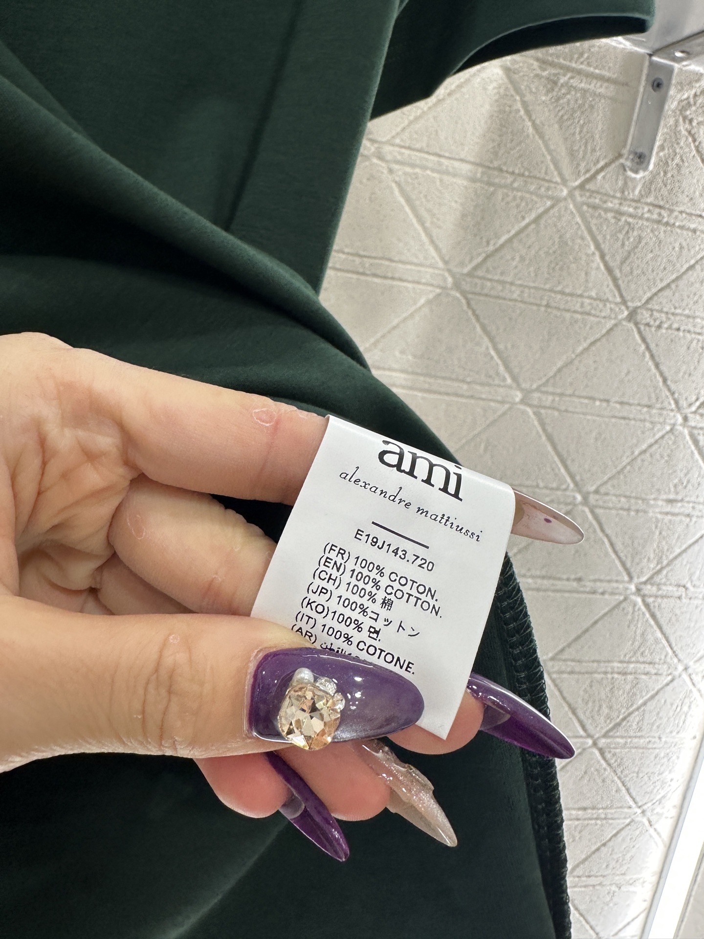 ♥Ami*♥2025新品上架 钉珠刺绣圆领𝑇𝑒𝑒定制YB原生全棉材质，透气舒适，质感十足，常规T恤裁剪，