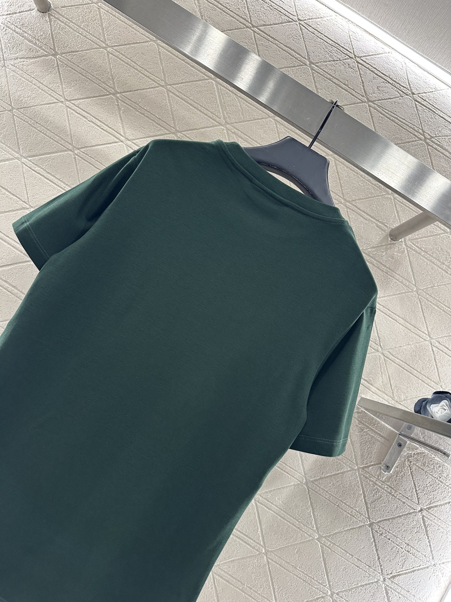 ♥Ami*♥2025新品上架 钉珠刺绣圆领𝑇𝑒𝑒定制YB原生全棉材质，透气舒适，质感十足，常规T恤裁剪，