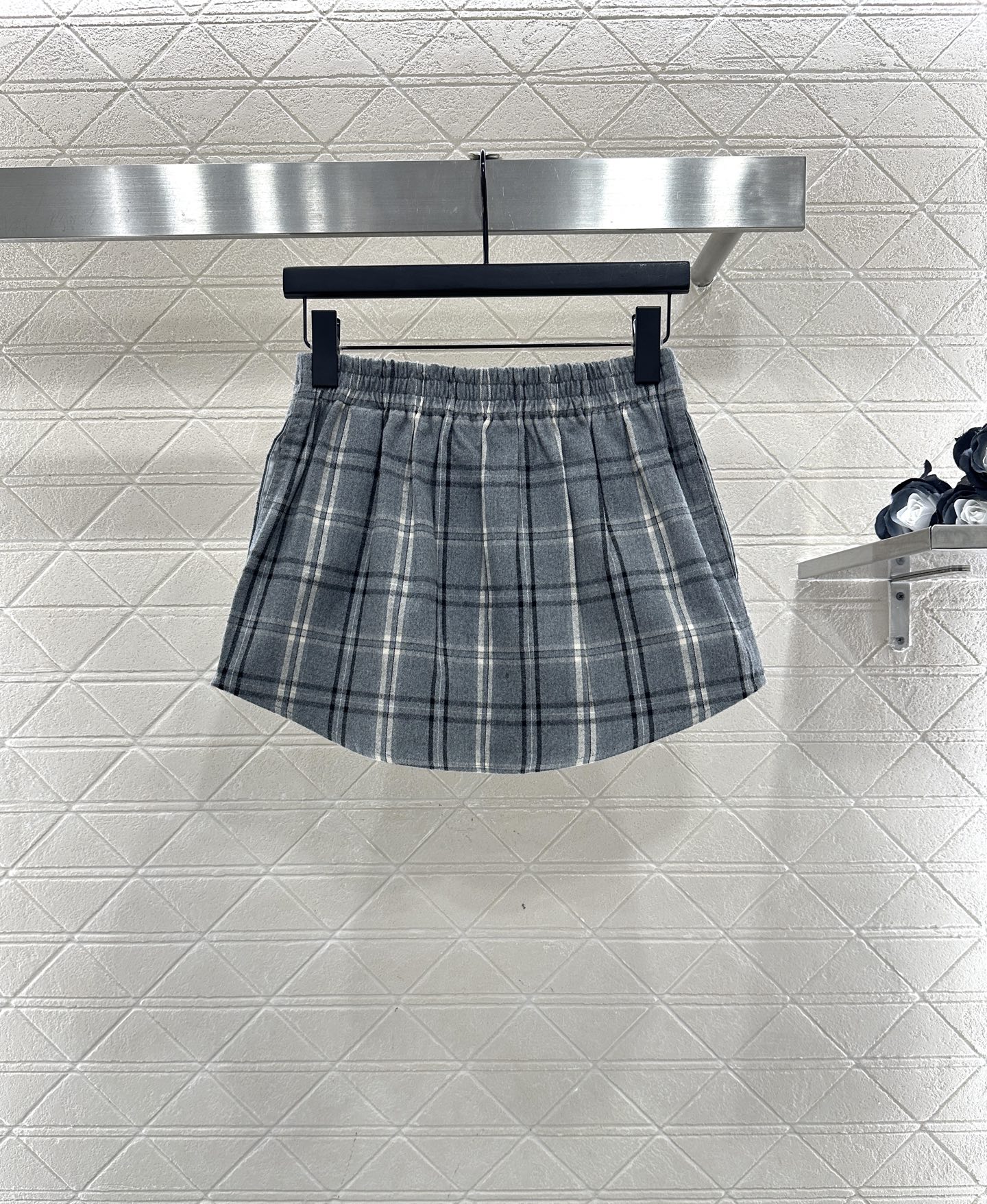 ♥Miumi♥2025新品上架 对格对条格纹高腰弹力半裙通体饰以全棉毛呢材质，质感柔软舒适，时髦洋气，松