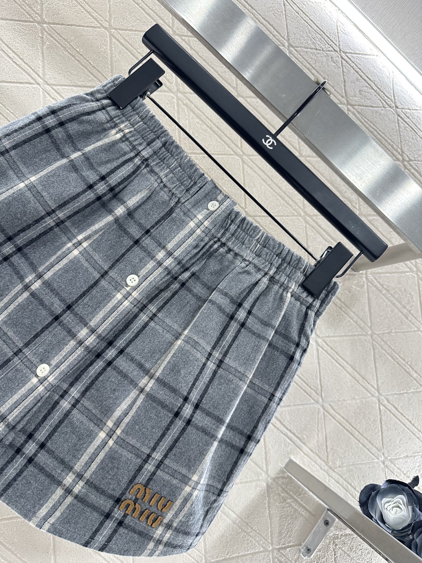 ♥Miumi♥2025新品上架 对格对条格纹高腰弹力半裙通体饰以全棉毛呢材质，质感柔软舒适，时髦洋气，松