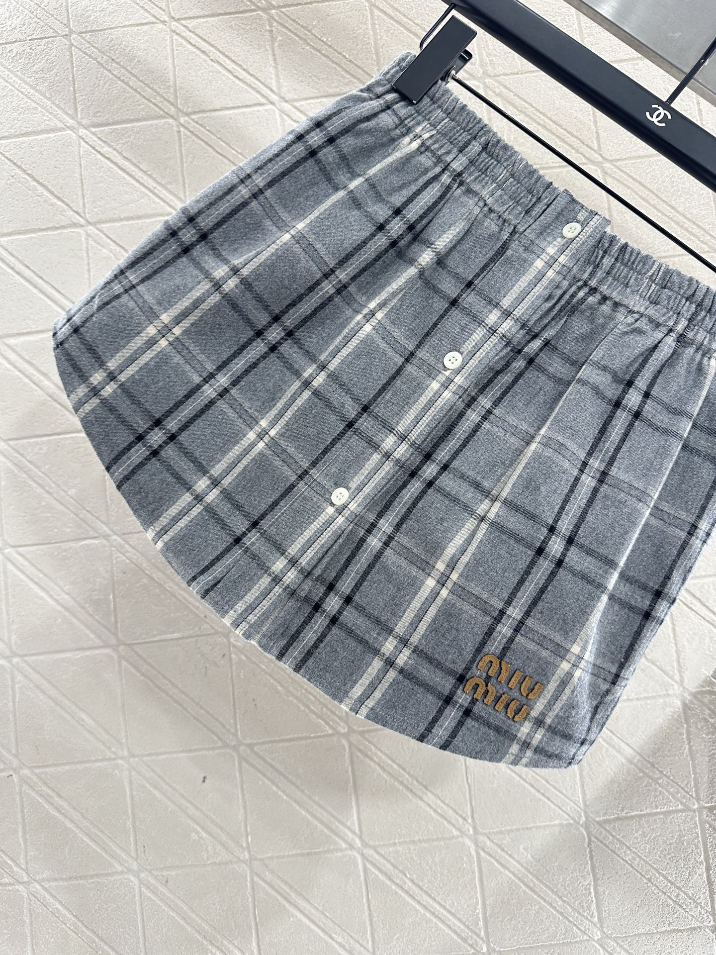 ♥Miumi♥2025新品上架 对格对条格纹高腰弹力半裙通体饰以全棉毛呢材质，质感柔软舒适，时髦洋气，松